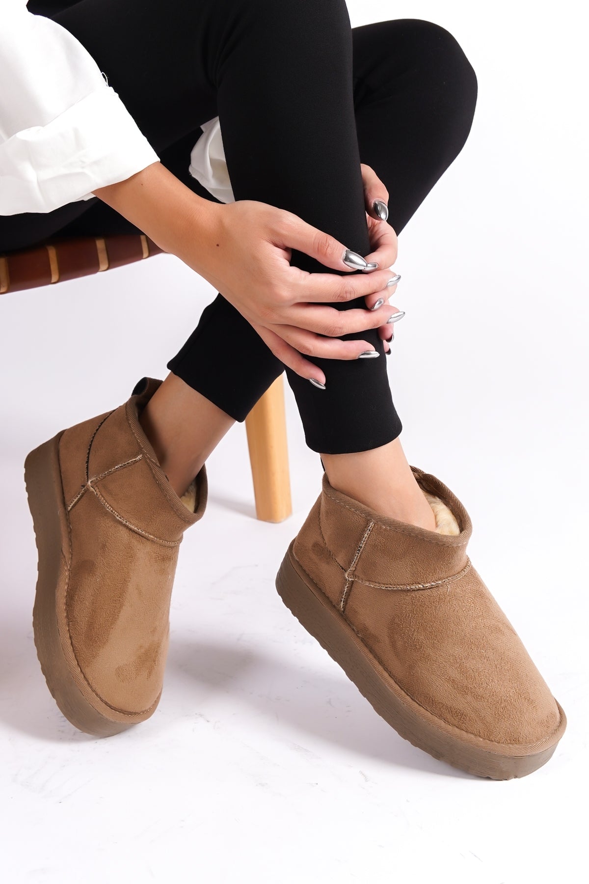 Raina Kalın Tabanlı Yuvarlak Burunlu Kürklü Kısa Kadın Bot