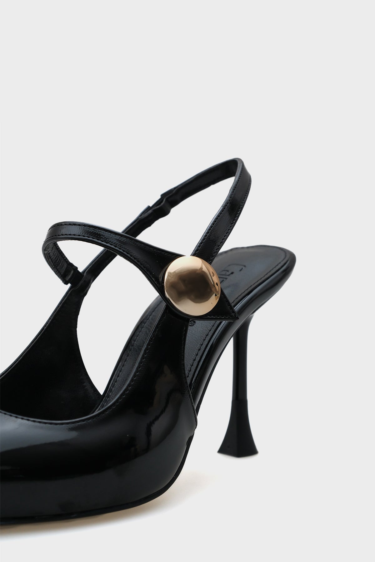 Holly Rugan Yüksek Topuklu Metal Tokalı Arkası Bantlı Stiletto
