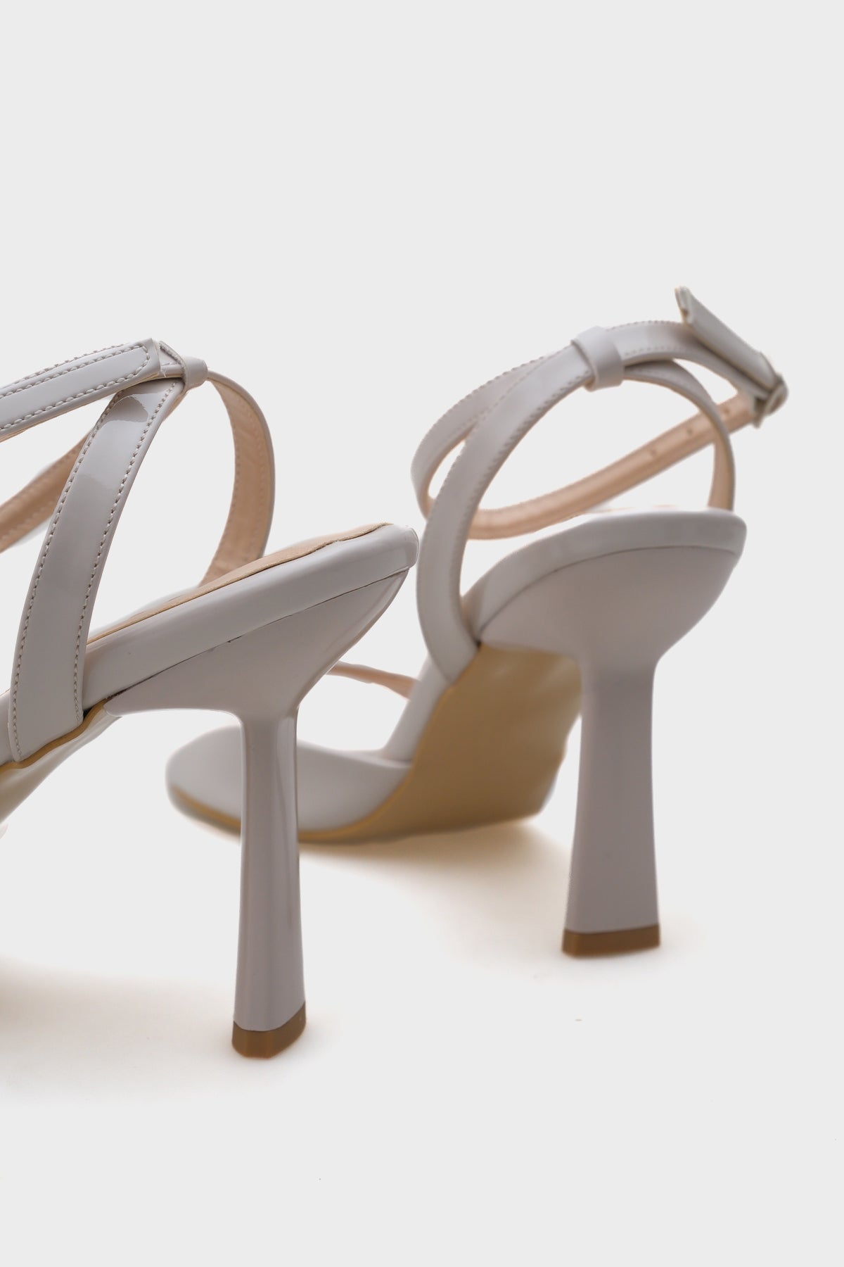 Elisa Yuvarlak Burunlu Bilekten Bantlı Yüksek Topuklu Kadın Sandalet