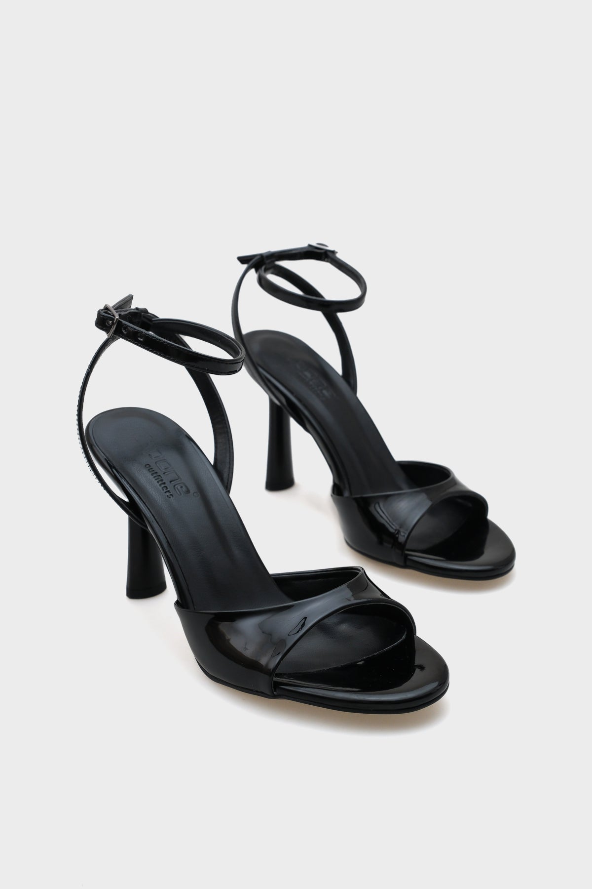 Elisa Yuvarlak Burunlu Bilekten Bantlı Yüksek Topuklu Kadın Sandalet