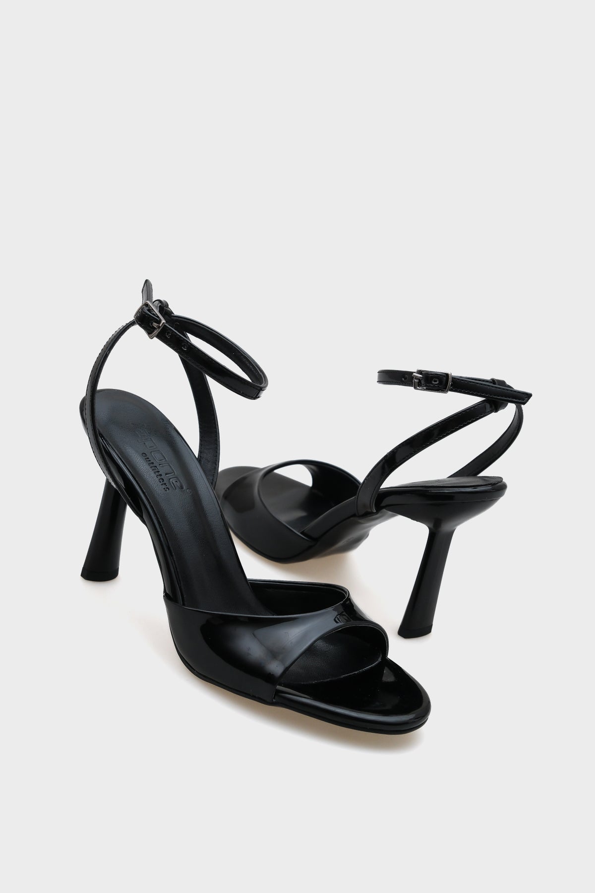 Elisa Yuvarlak Burunlu Bilekten Bantlı Yüksek Topuklu Kadın Sandalet