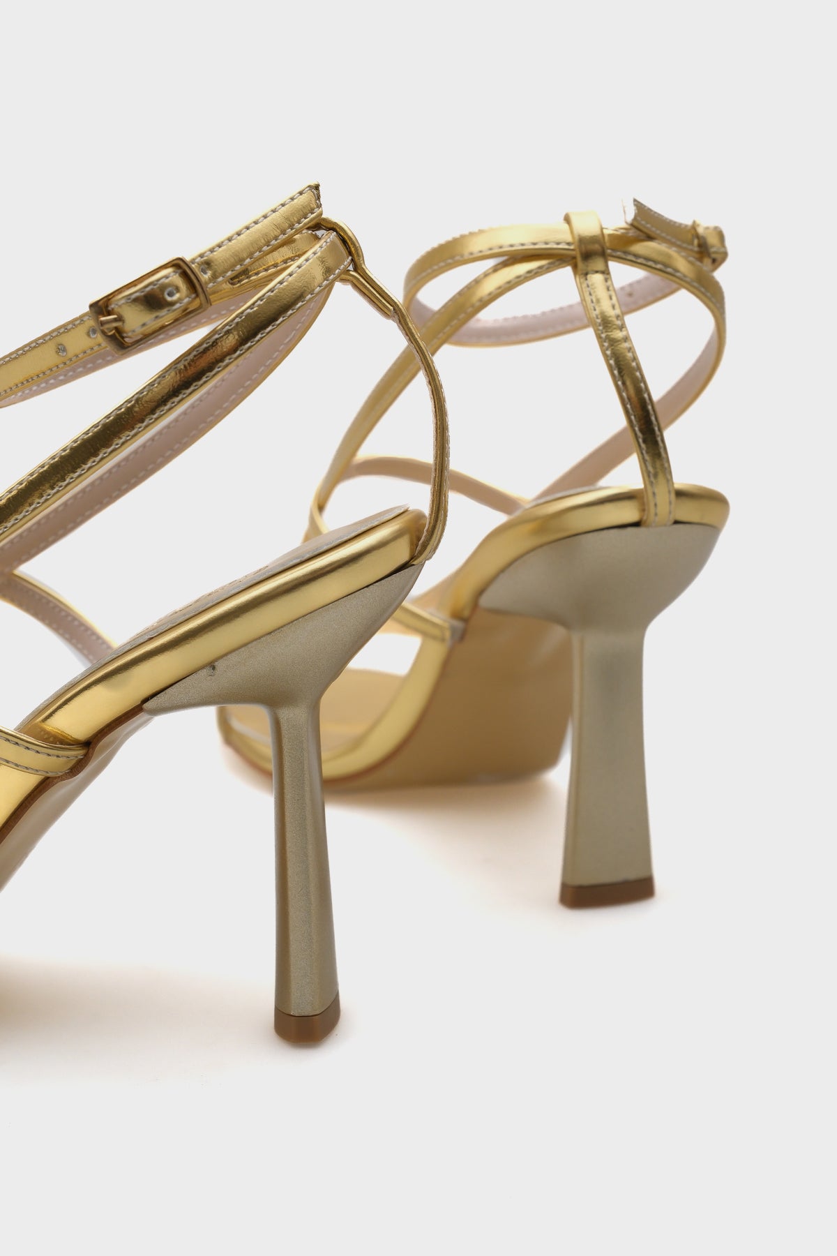 Ella Yuvarlak Burunlu Bantlı Yüksek Topuklu Kadın Sandalet