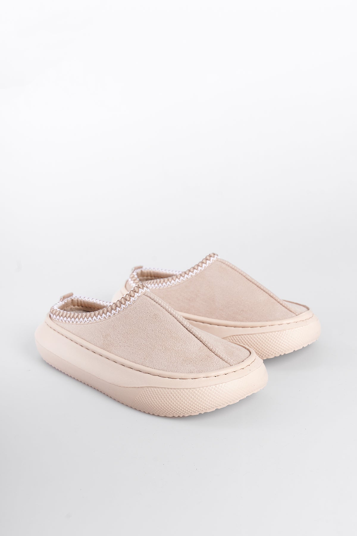 Kalın Taban Süet Dikiş Detaylı Kadın Terlik