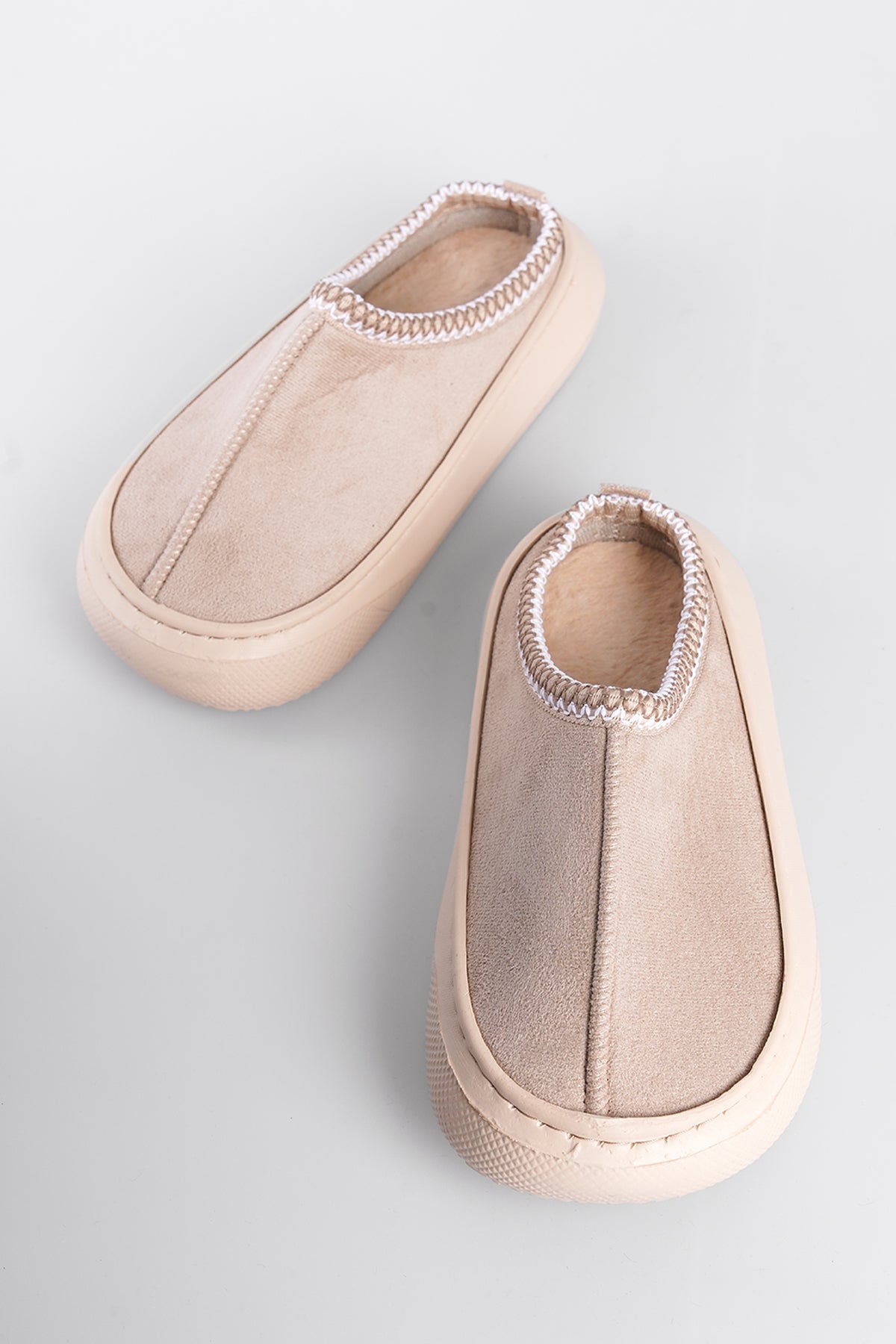 Kalın Taban Süet Dikiş Detaylı Kadın Terlik