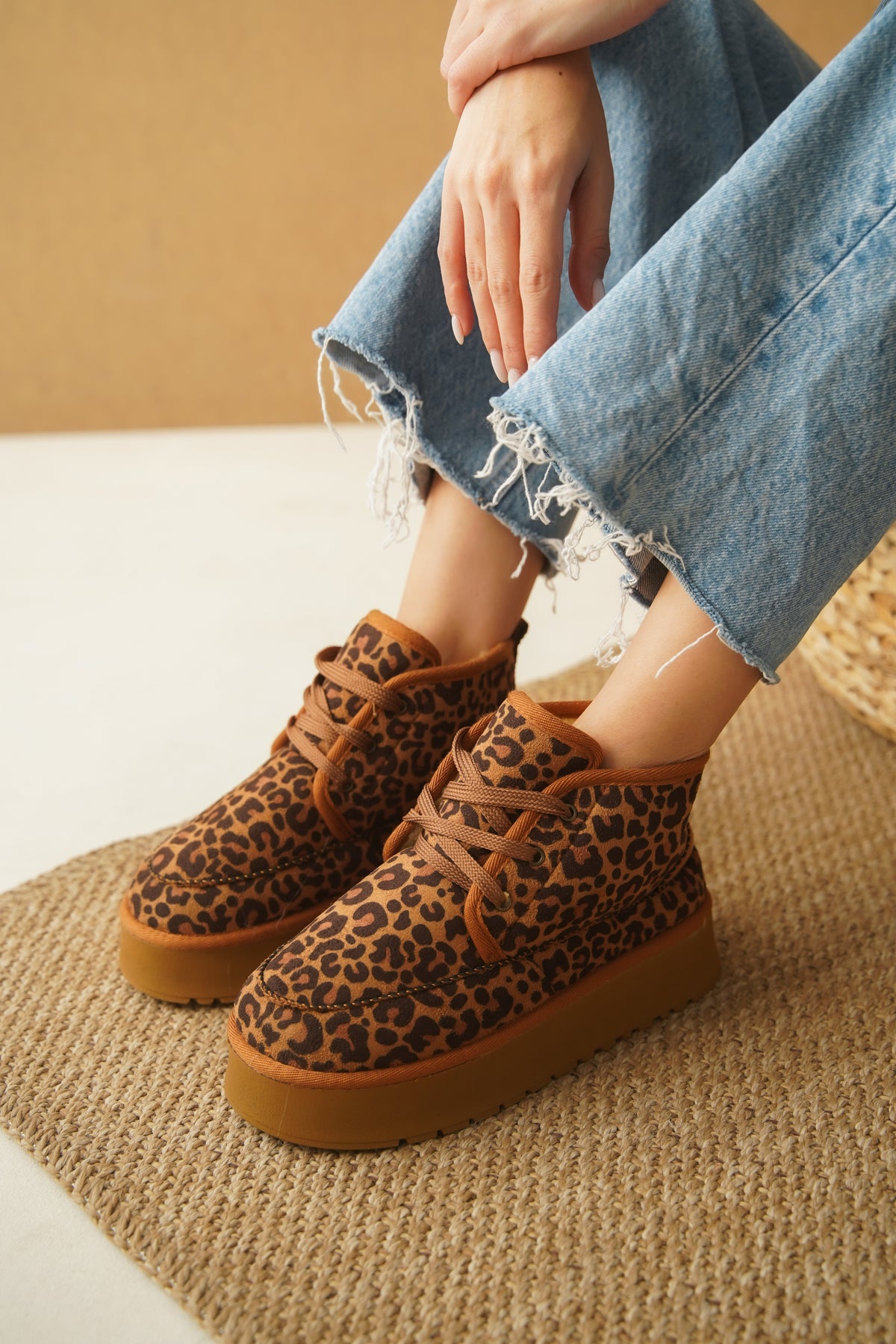 Madeline Kalın Tabanlı Yuvarlak Burunlu Bağcıklı Kürklü Kadın Bot