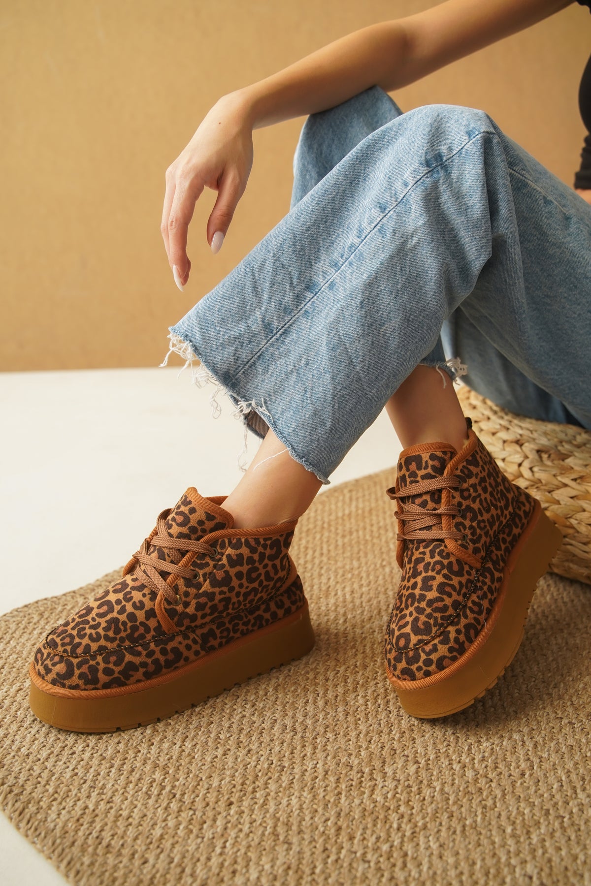 Madeline Kalın Tabanlı Yuvarlak Burunlu Bağcıklı Kürklü Kadın Bot