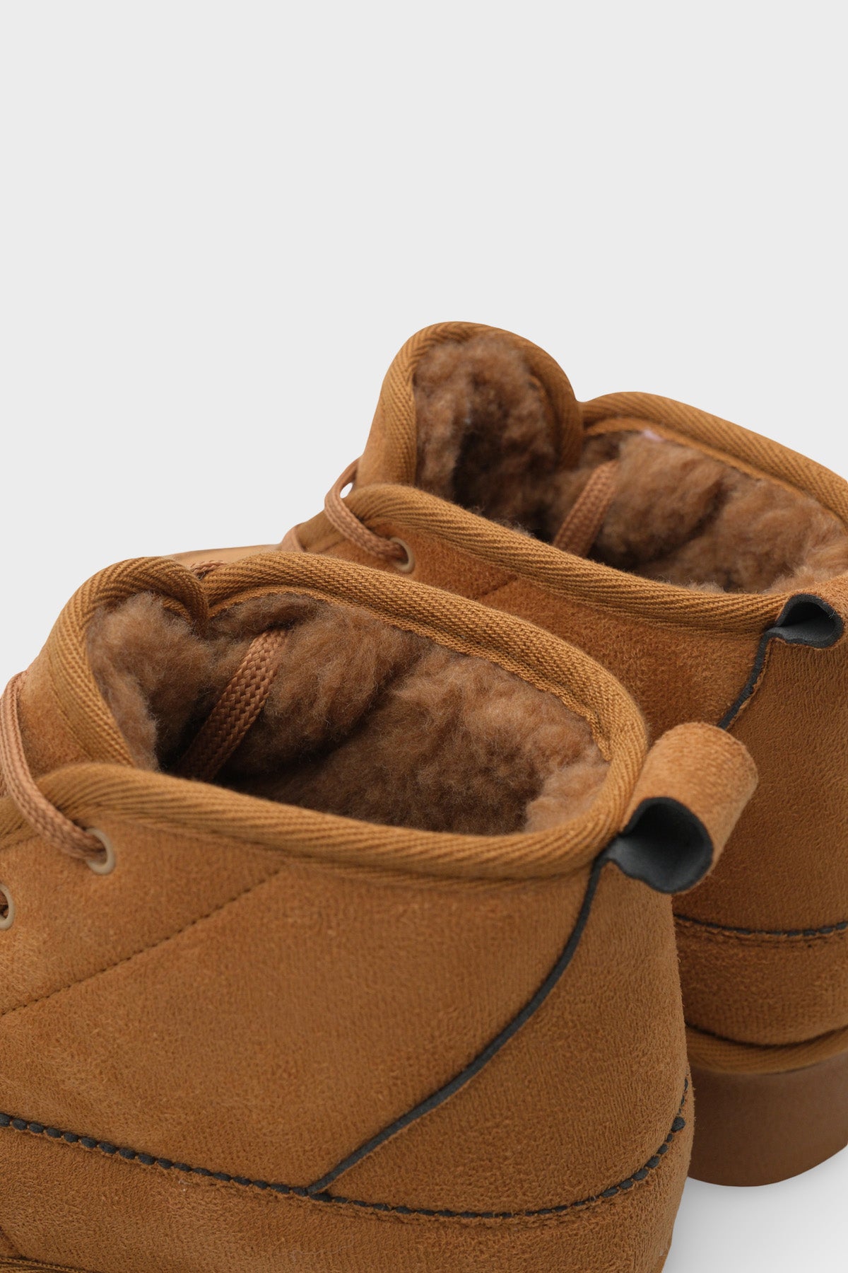 Madeline Kalın Tabanlı Yuvarlak Burunlu Bağcıklı Kürklü Kadın Bot