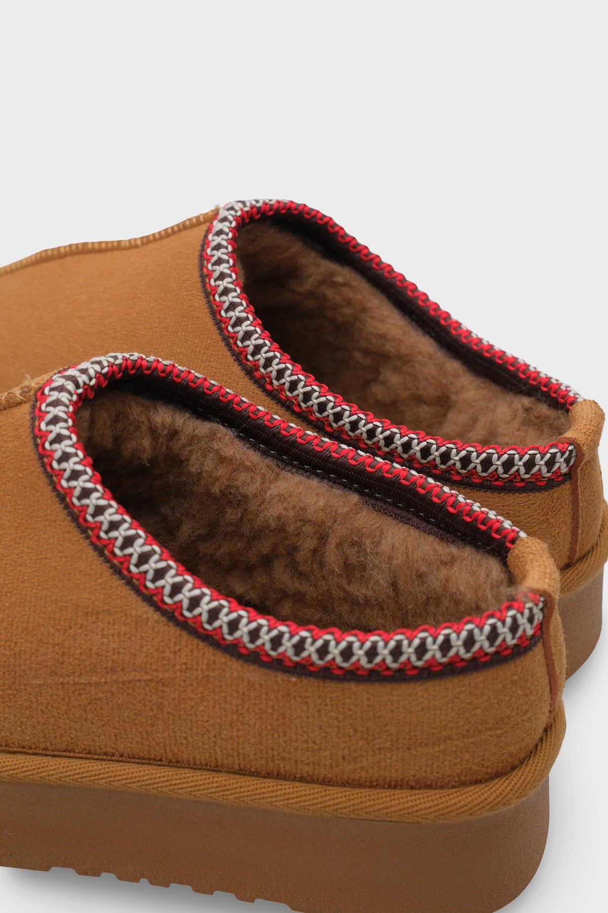 Carroll Kalın Tabanlı Yuvarlak Burunlu Kürklü Kadın Kapalı Terlik