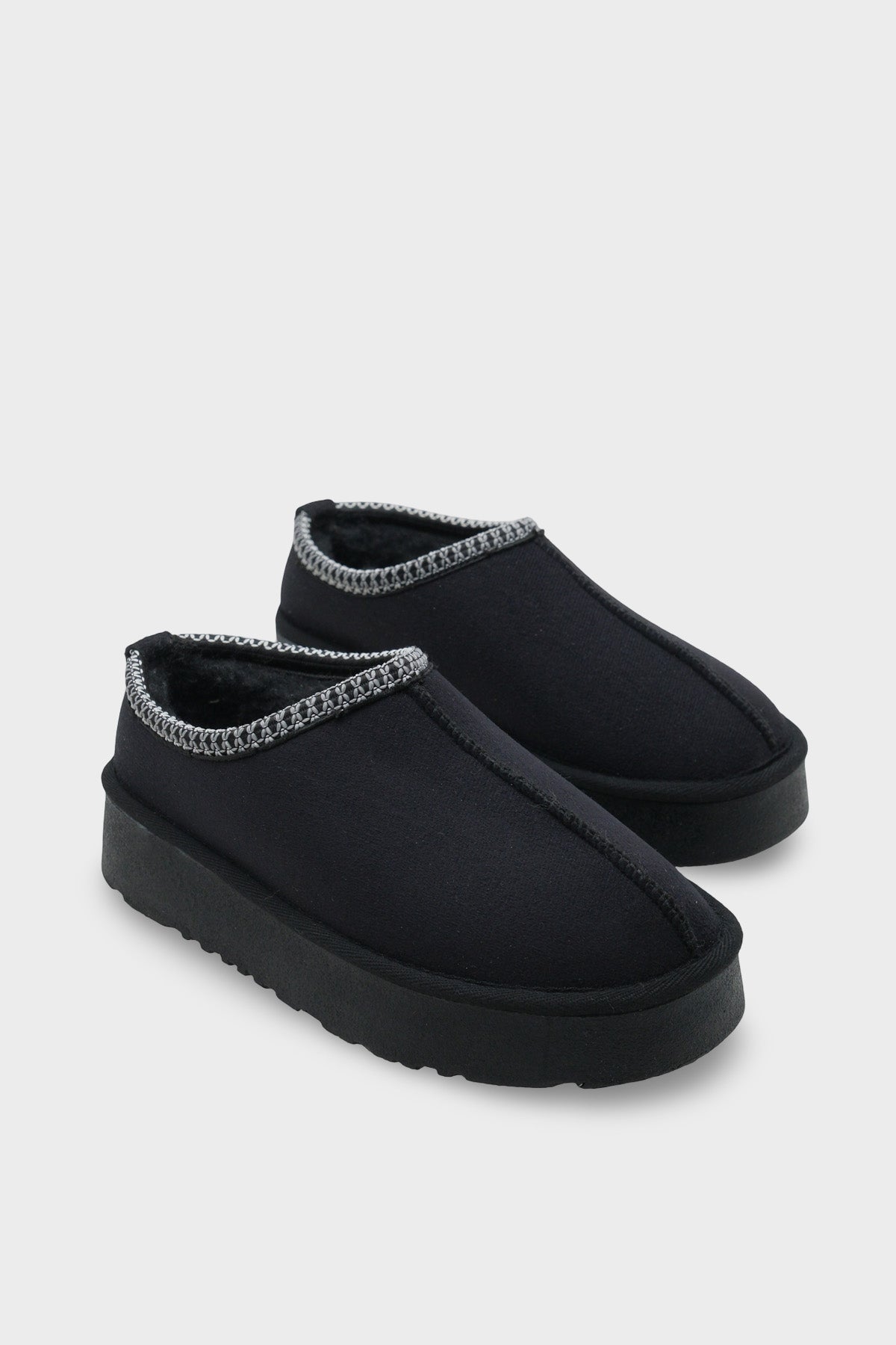 Carroll Kalın Tabanlı Yuvarlak Burunlu Kürklü Kadın Kapalı Terlik