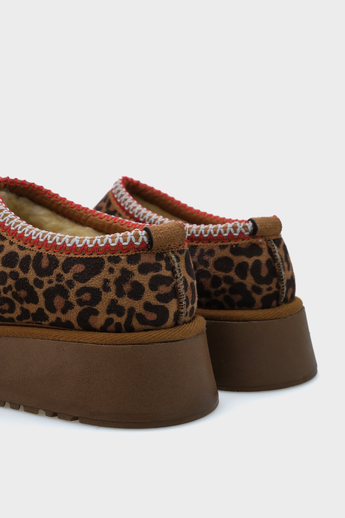 Carroll Kalın Tabanlı Yuvarlak Burunlu Kürklü Kadın Kapalı Terlik