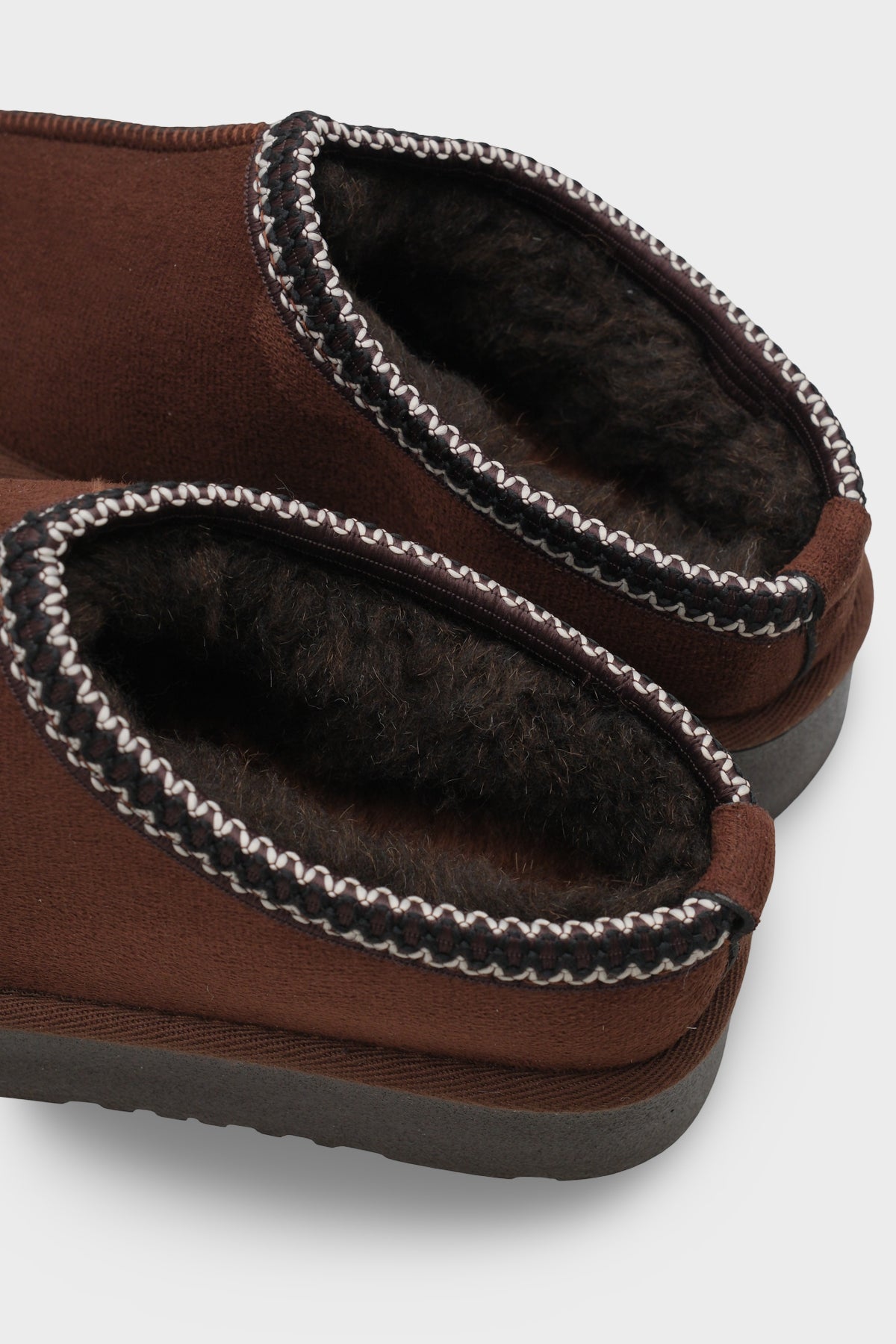 Carroll Kalın Tabanlı Yuvarlak Burunlu Kürklü Kadın Kapalı Terlik