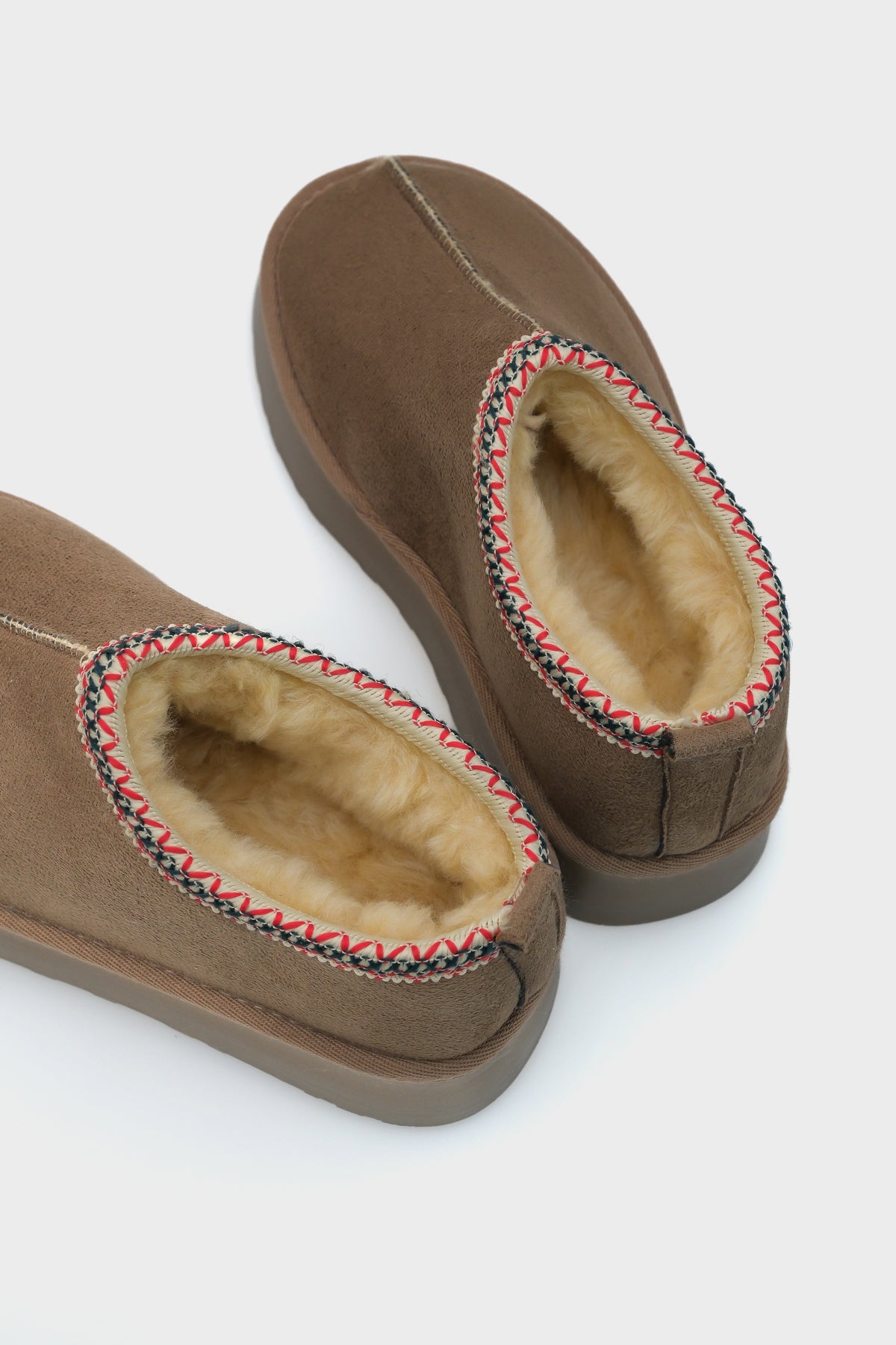 Kalın Tabanlı Yuvarlak Burunlu Kürklü Kadın Kapalı Terlik