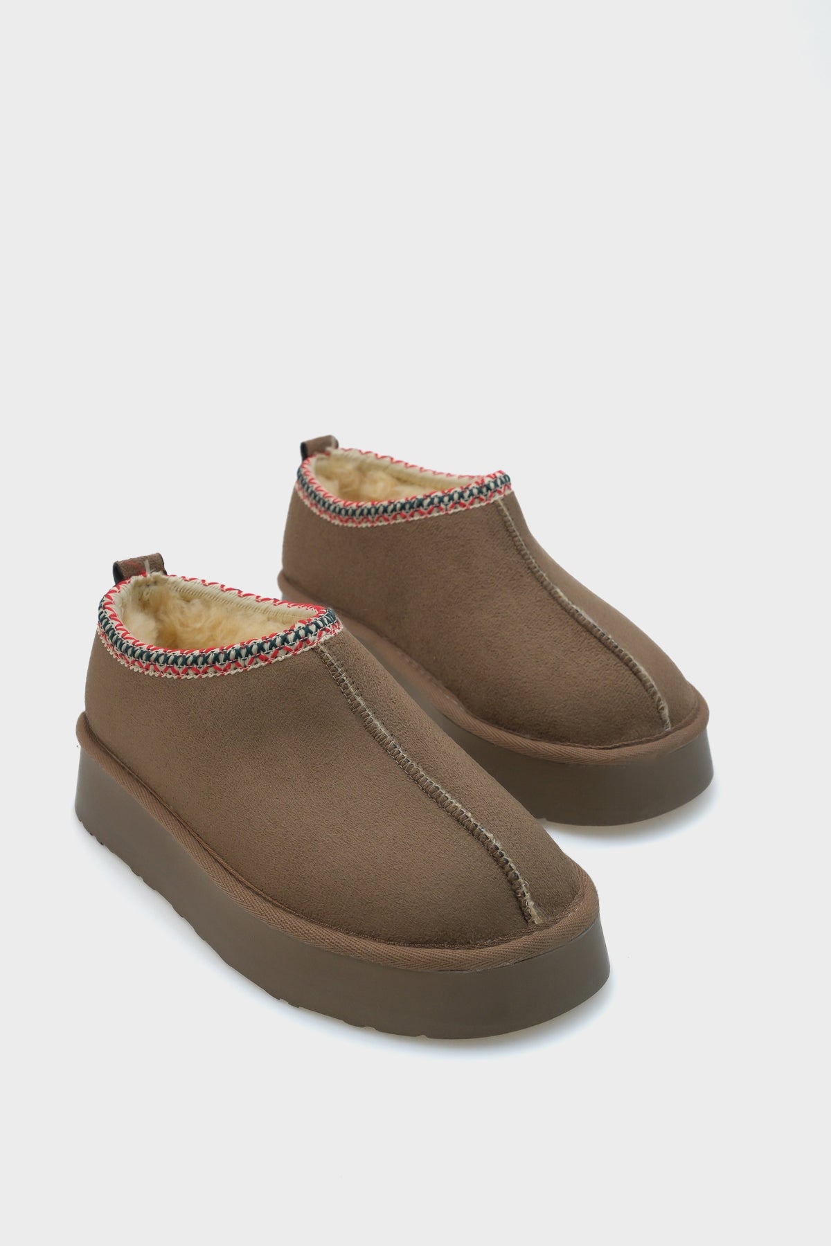 Kalın Tabanlı Yuvarlak Burunlu Kürklü Kadın Kapalı Terlik