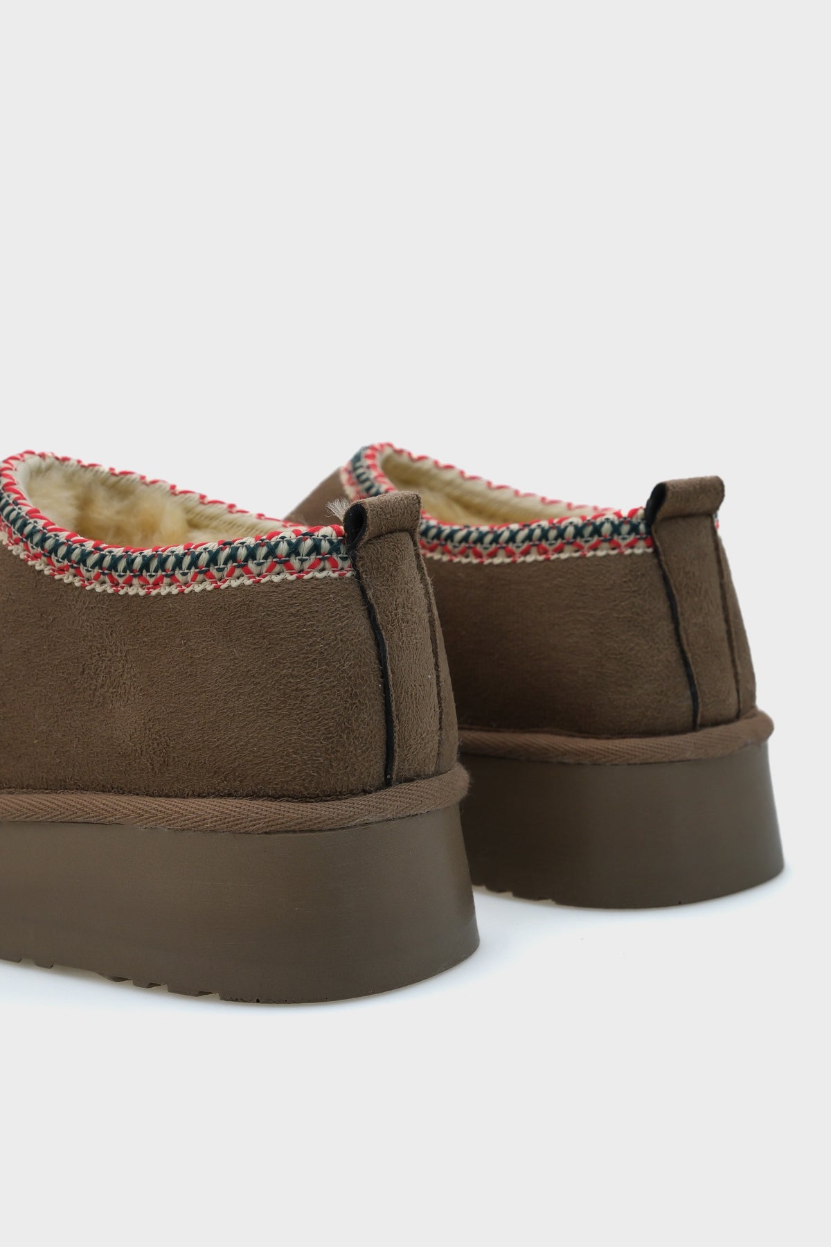 Kalın Tabanlı Yuvarlak Burunlu Kürklü Kadın Kapalı Terlik