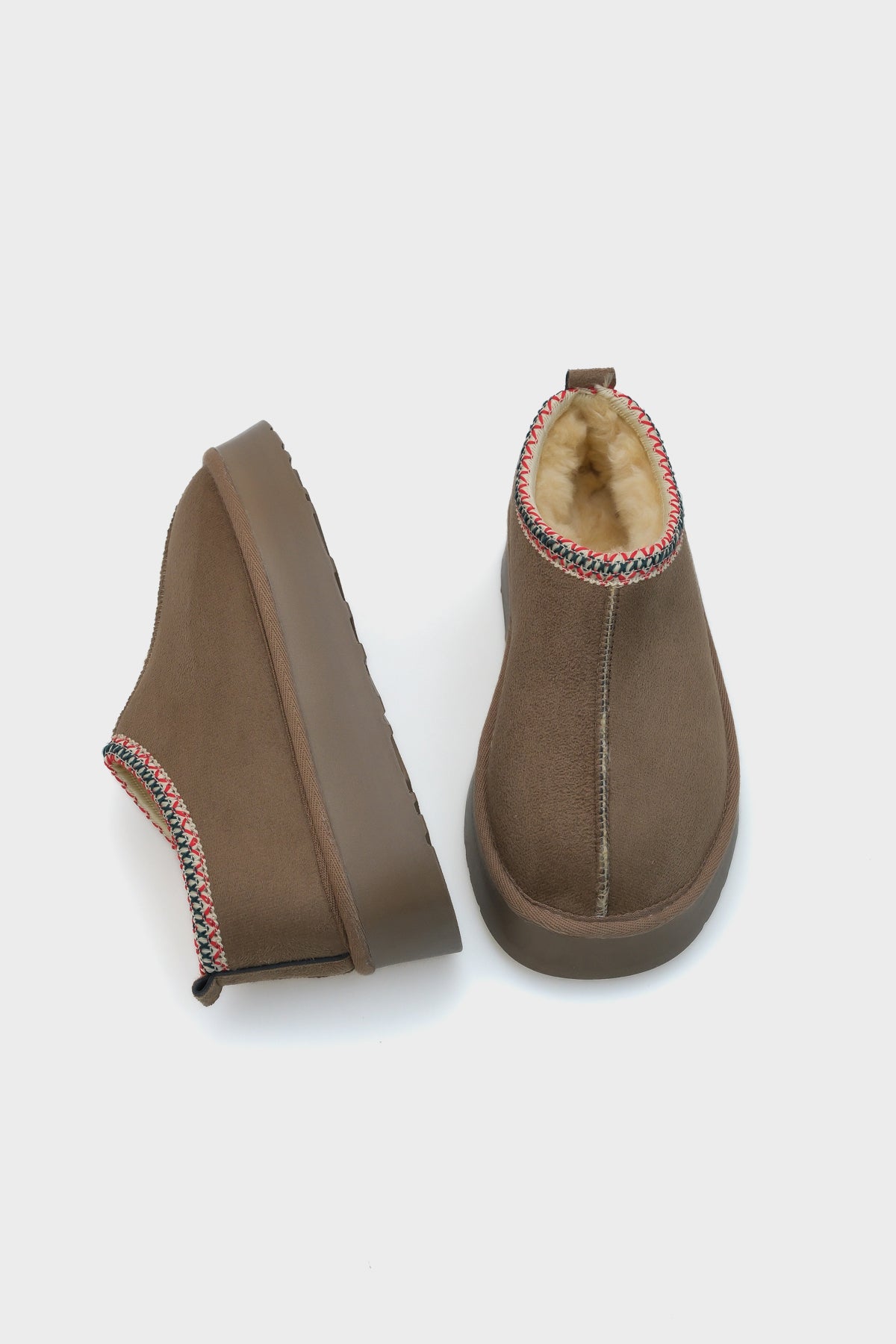 Kalın Tabanlı Yuvarlak Burunlu Kürklü Kadın Kapalı Terlik