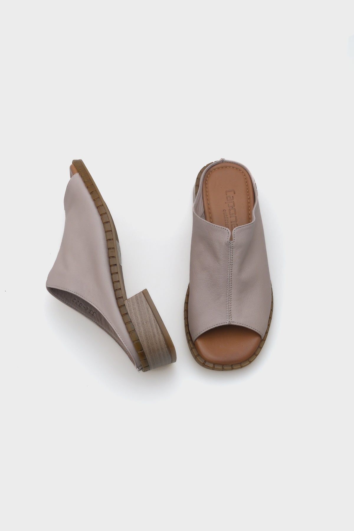 Nessy Kısa Topuklu Tek Bant Deri Kadın Terlik