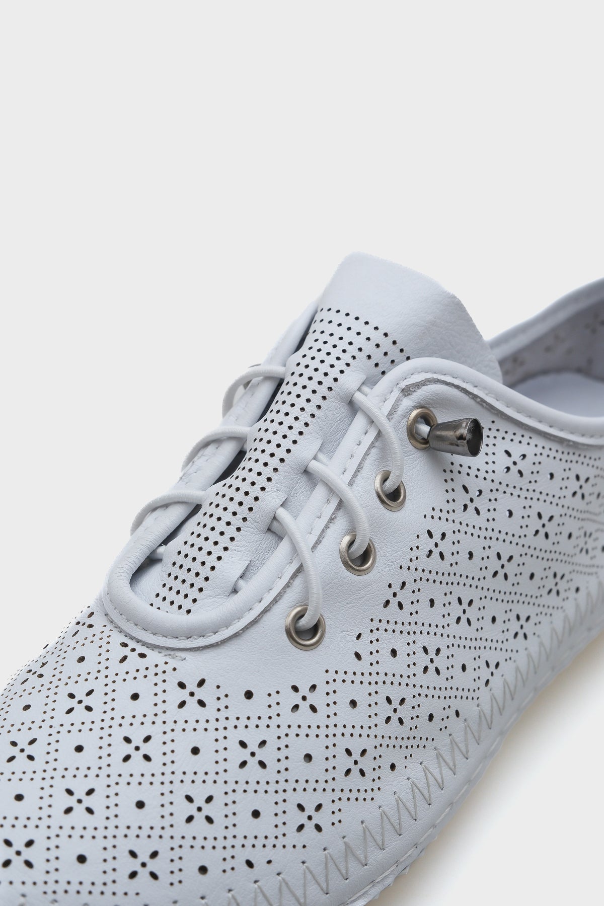 Gwen Saraçlı Lazerli Hakiki Deri Kadın Ayakkabı