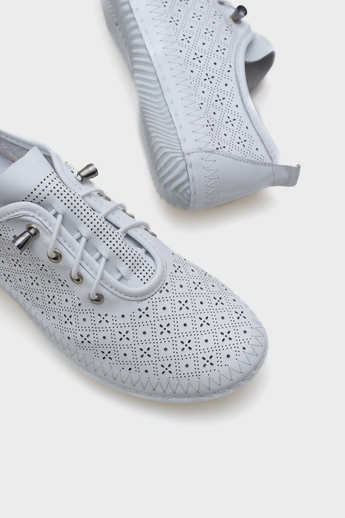 Gwen Saraçlı Lazerli Hakiki Deri Kadın Ayakkabı