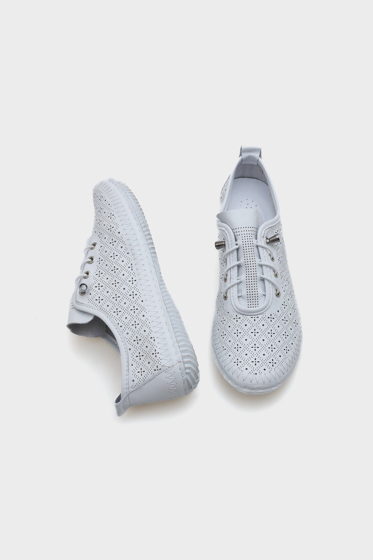 Gwen Saraçlı Lazerli Hakiki Deri Kadın Ayakkabı