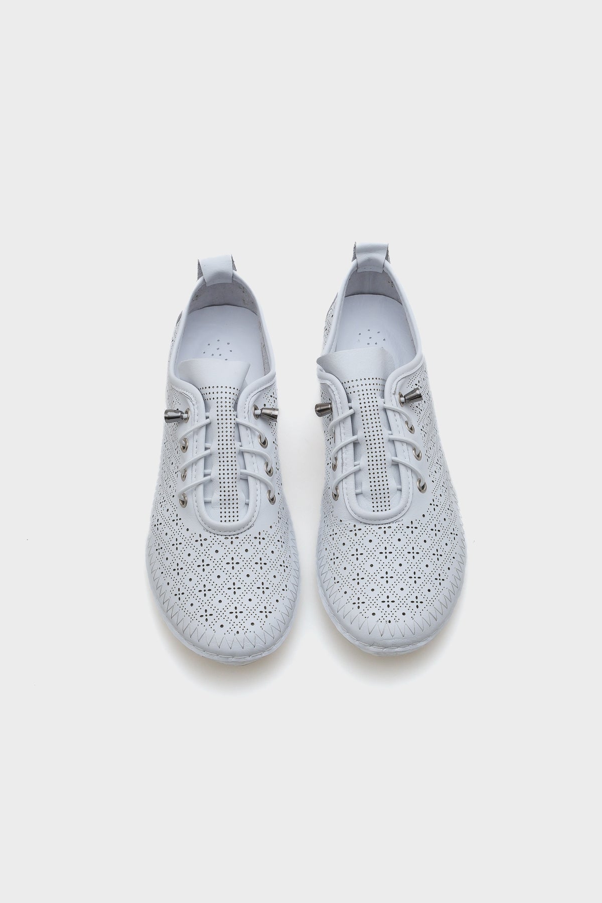 Gwen Saraçlı Lazerli Hakiki Deri Kadın Ayakkabı