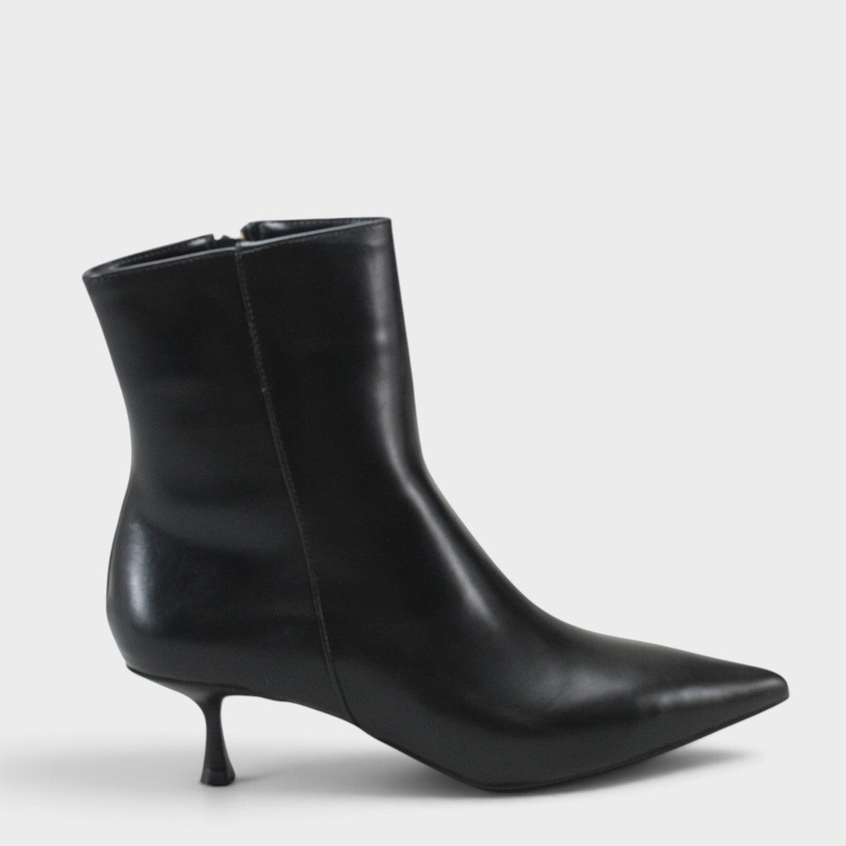 Gabriella Sivri Burunlu Yandan Fermuarlı İnce Topuklu Günlük Kadın Bot