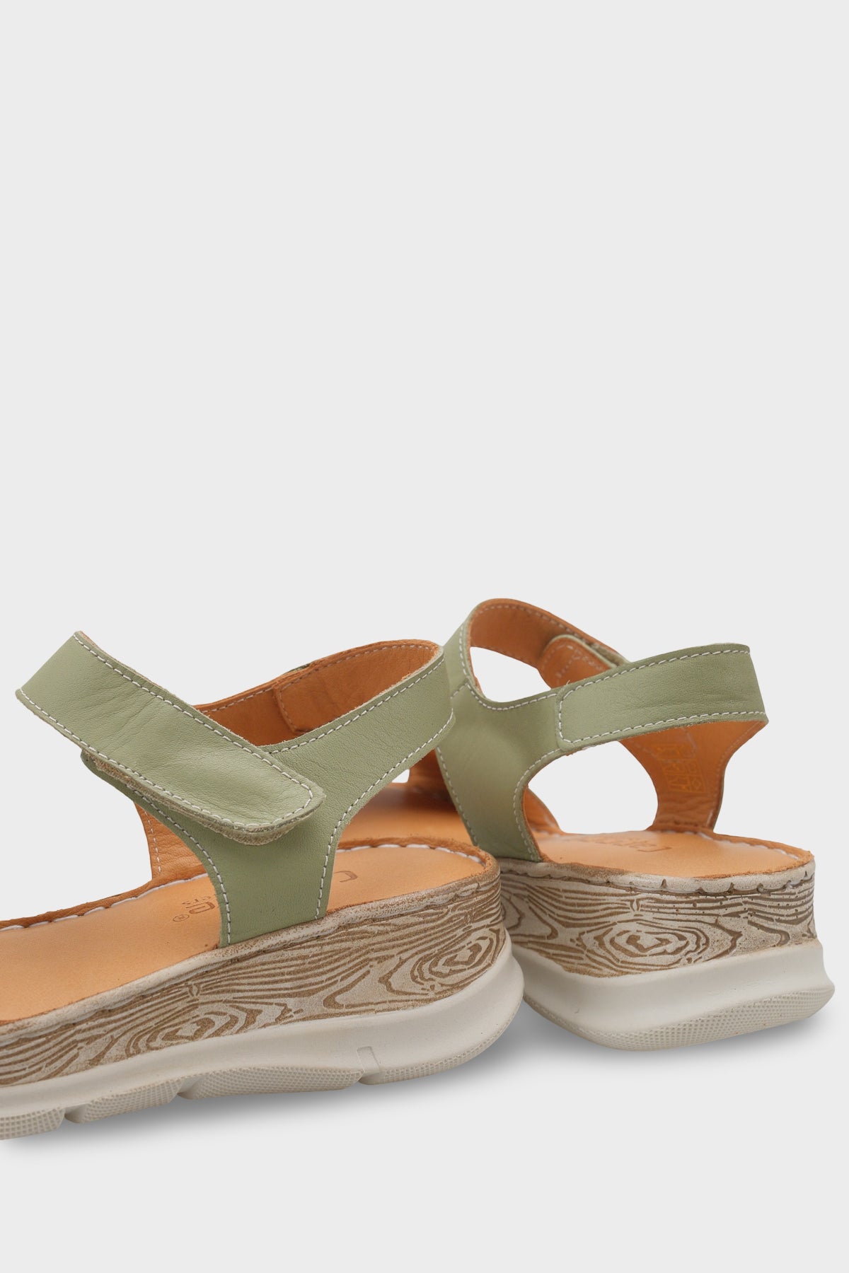 Corrinne Hakiki Deri Soft Konfor Kadın Sandalet