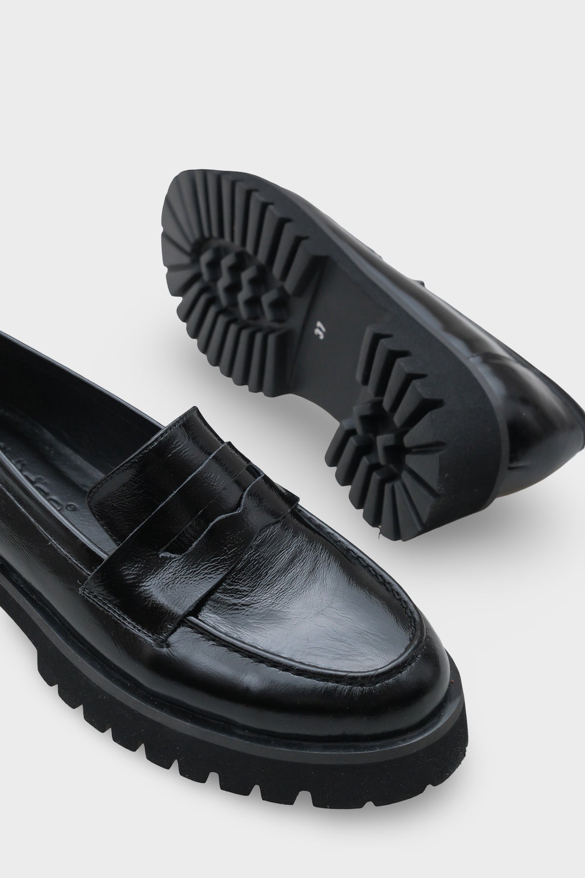 Tisha Mantar Tabanlı Deri Kadın Loafer