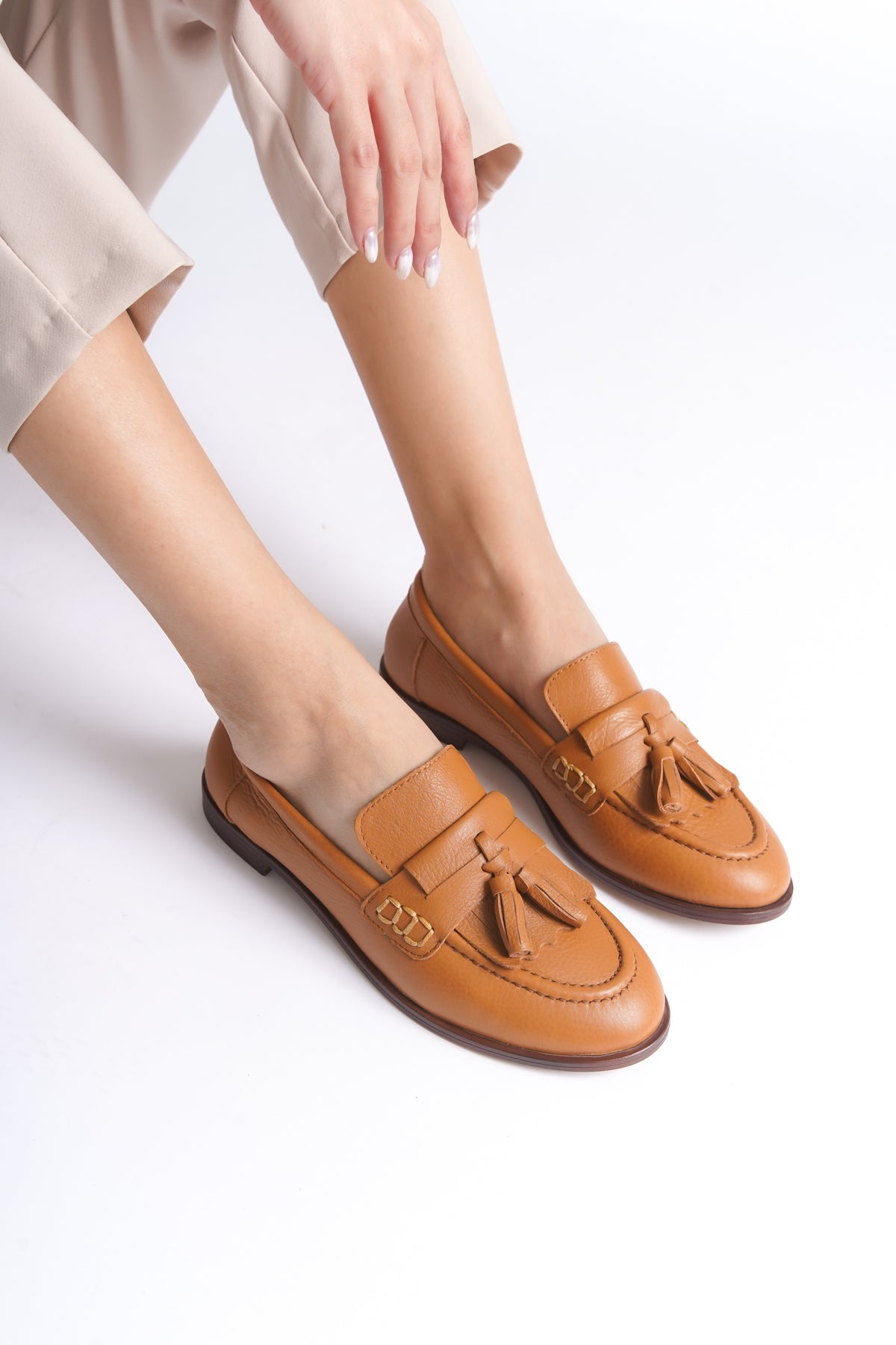 Deri Püsküllü Kadın Loafer