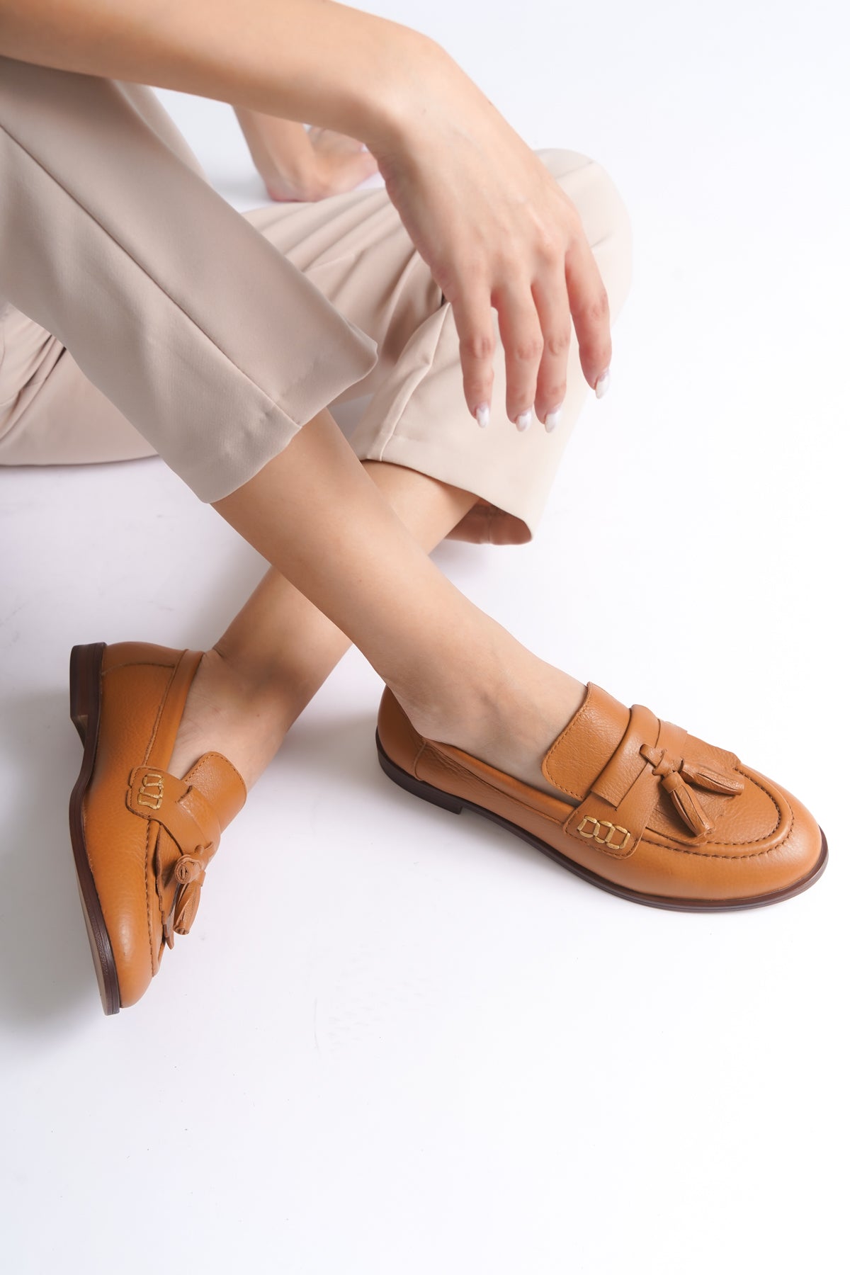 Deri Püsküllü Kadın Loafer