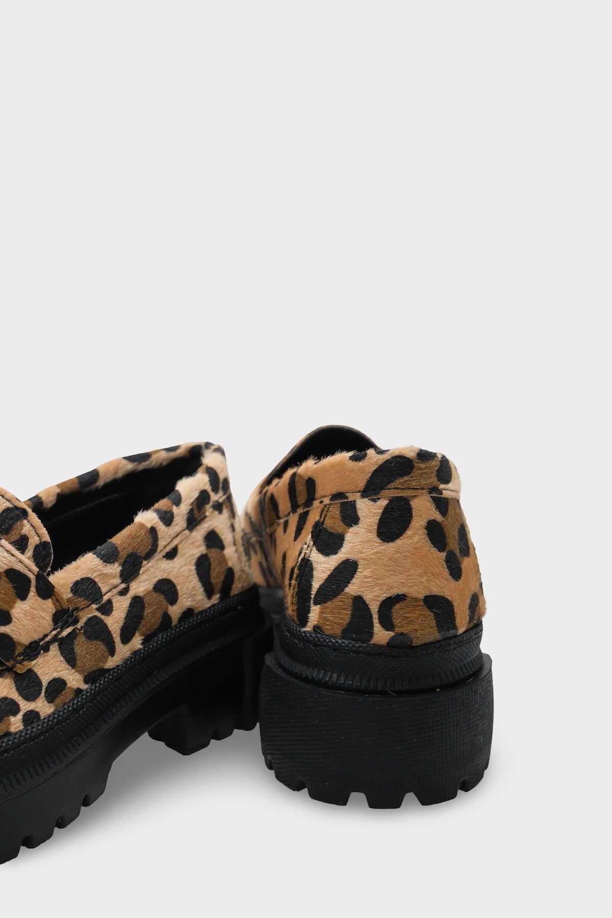 Fania Oval Burunlu Trak Tabanlı Rugan Kadın Loafer