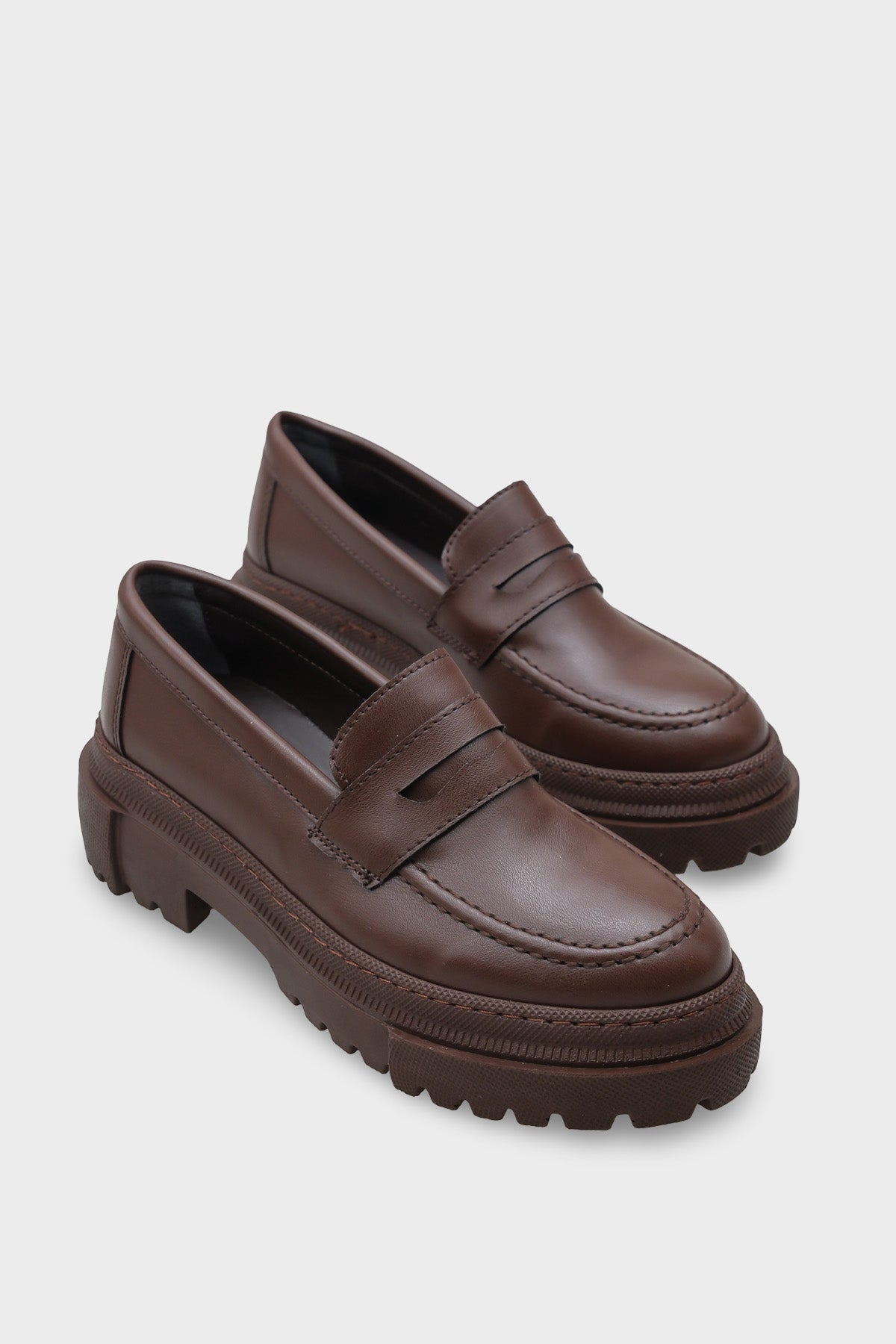 Fania Oval Burunlu Trak Tabanlı Rugan Kadın Loafer