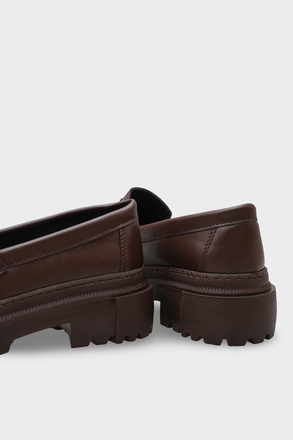 Fania Oval Burunlu Trak Tabanlı Rugan Kadın Loafer