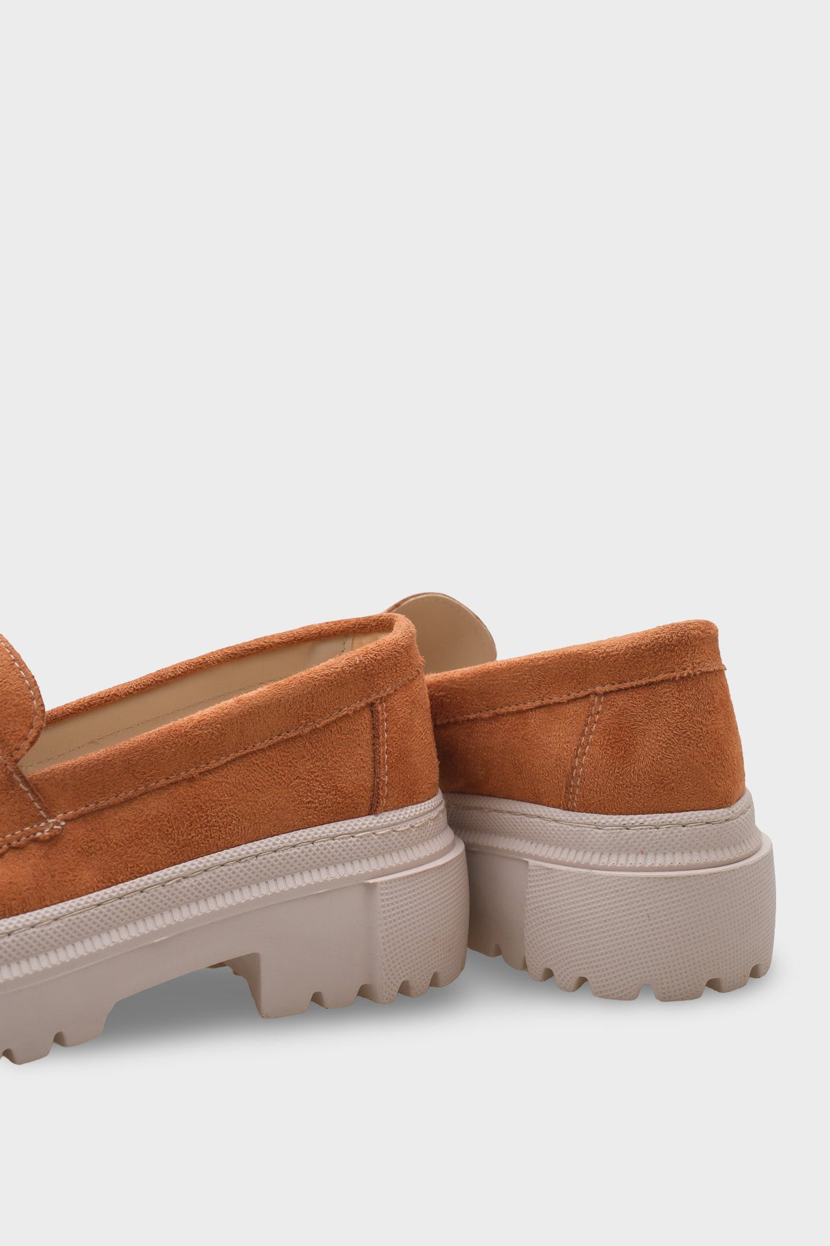 Ashlee Oval Burunlu Püsküllü Trak Tabanlı Süet Kadın Loafer