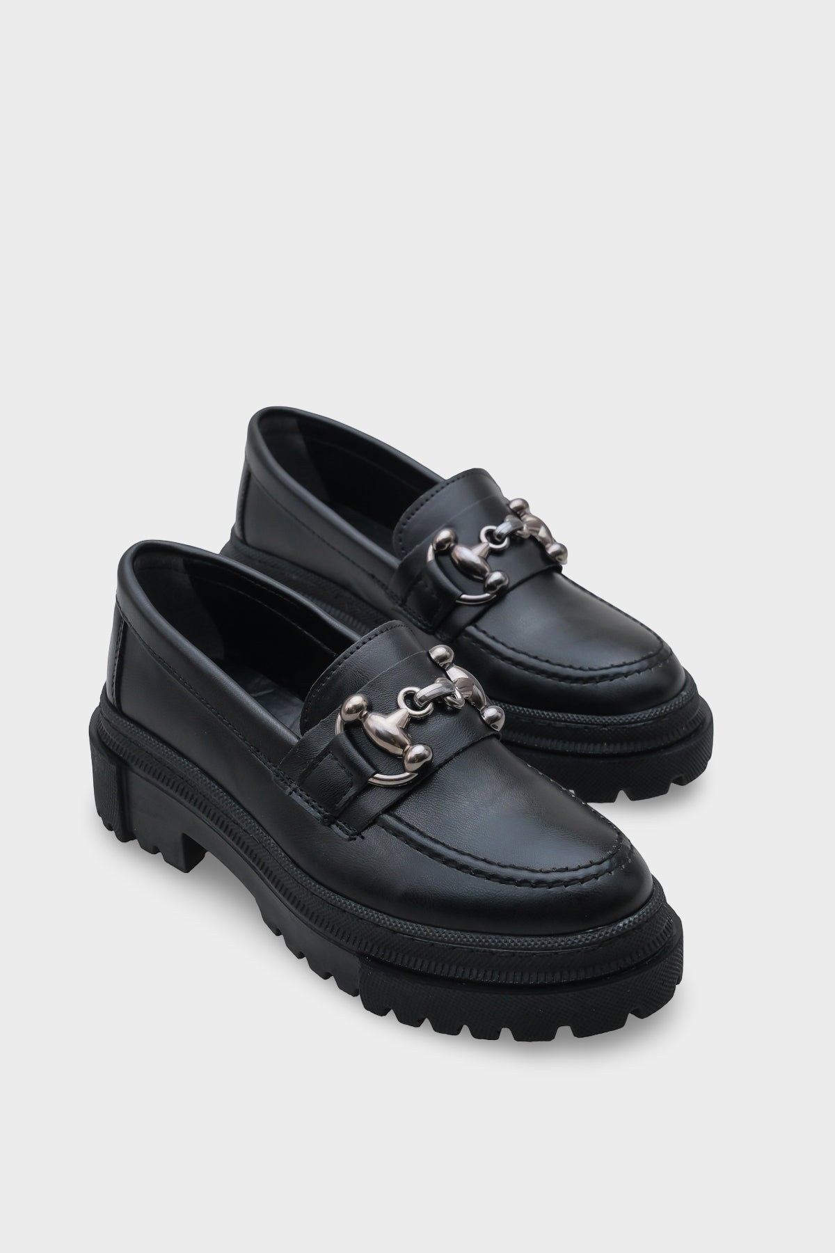 Denni  Oval Burunlu Metal Tokalı Trak Tabanlı Kadın Loafer