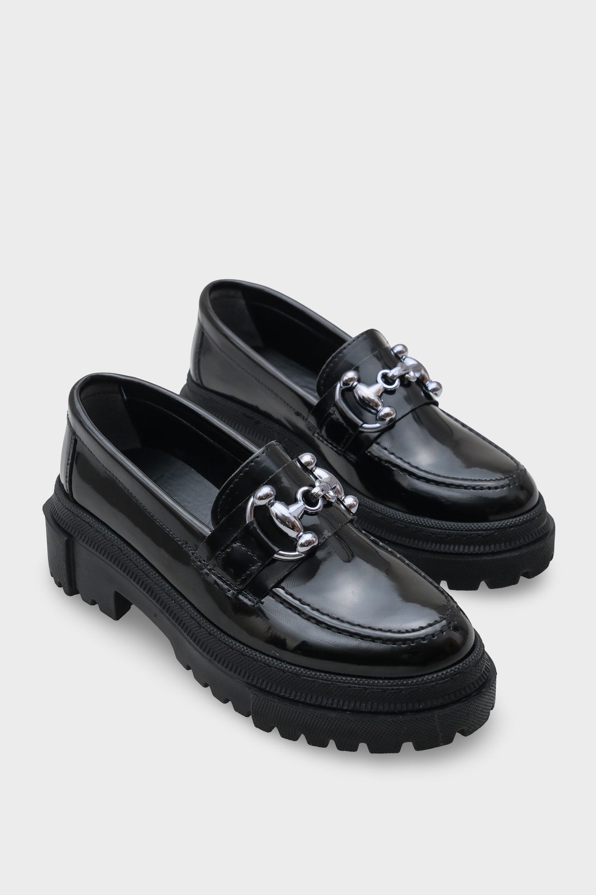 Denni  Oval Burunlu Metal Tokalı Trak Tabanlı Kadın Loafer