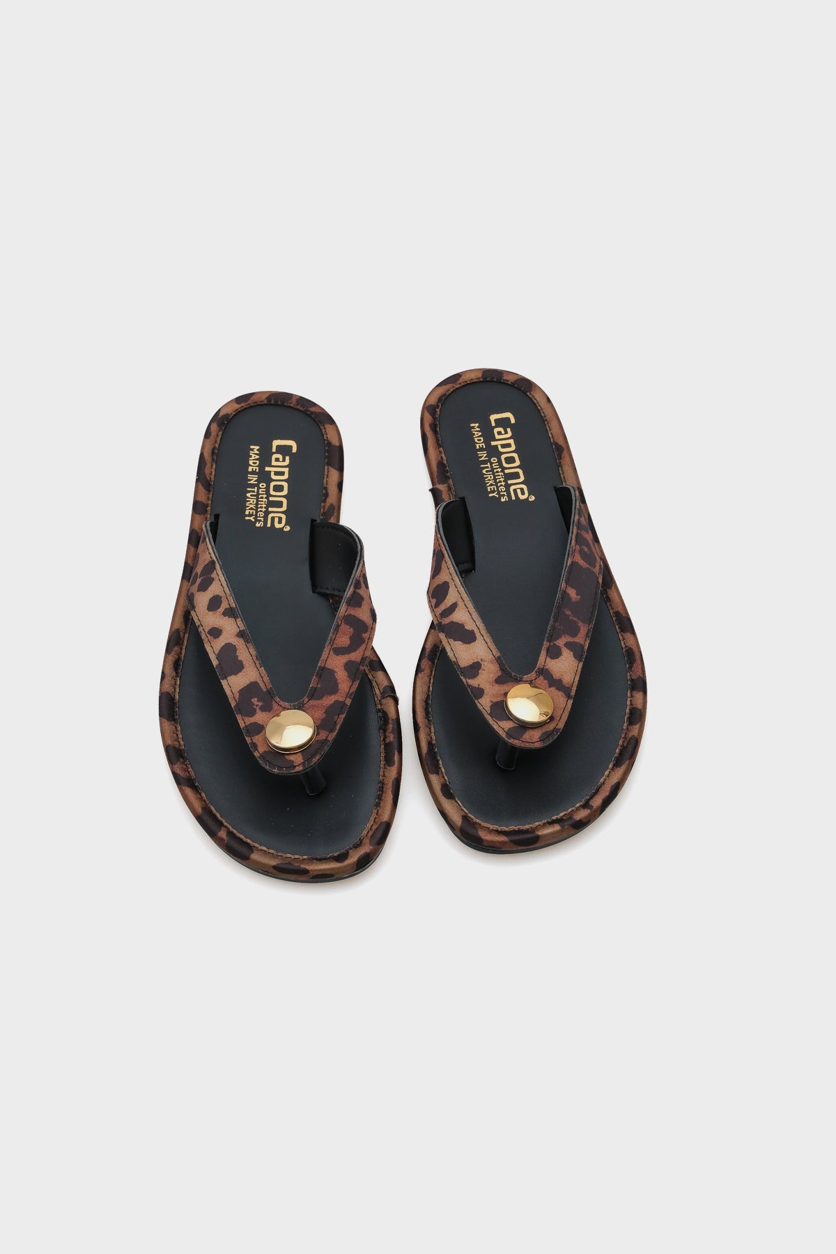 Kassey Parmak Arası Düz Topuklu Metal Aksesuarlı Yuvarlak Burunlu Kadın Terlik