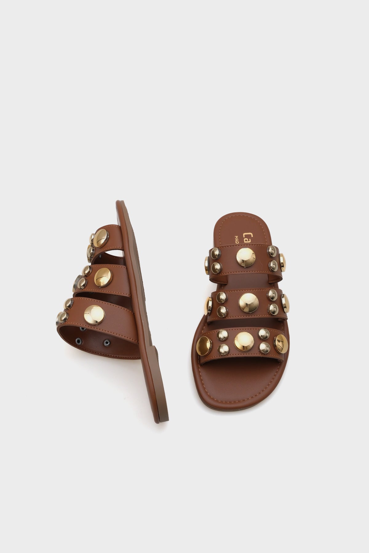 Kate Bantlı Metal Aksesuarlı Düz Topuklu Yuvarlak Burunlu Kadın Terlik