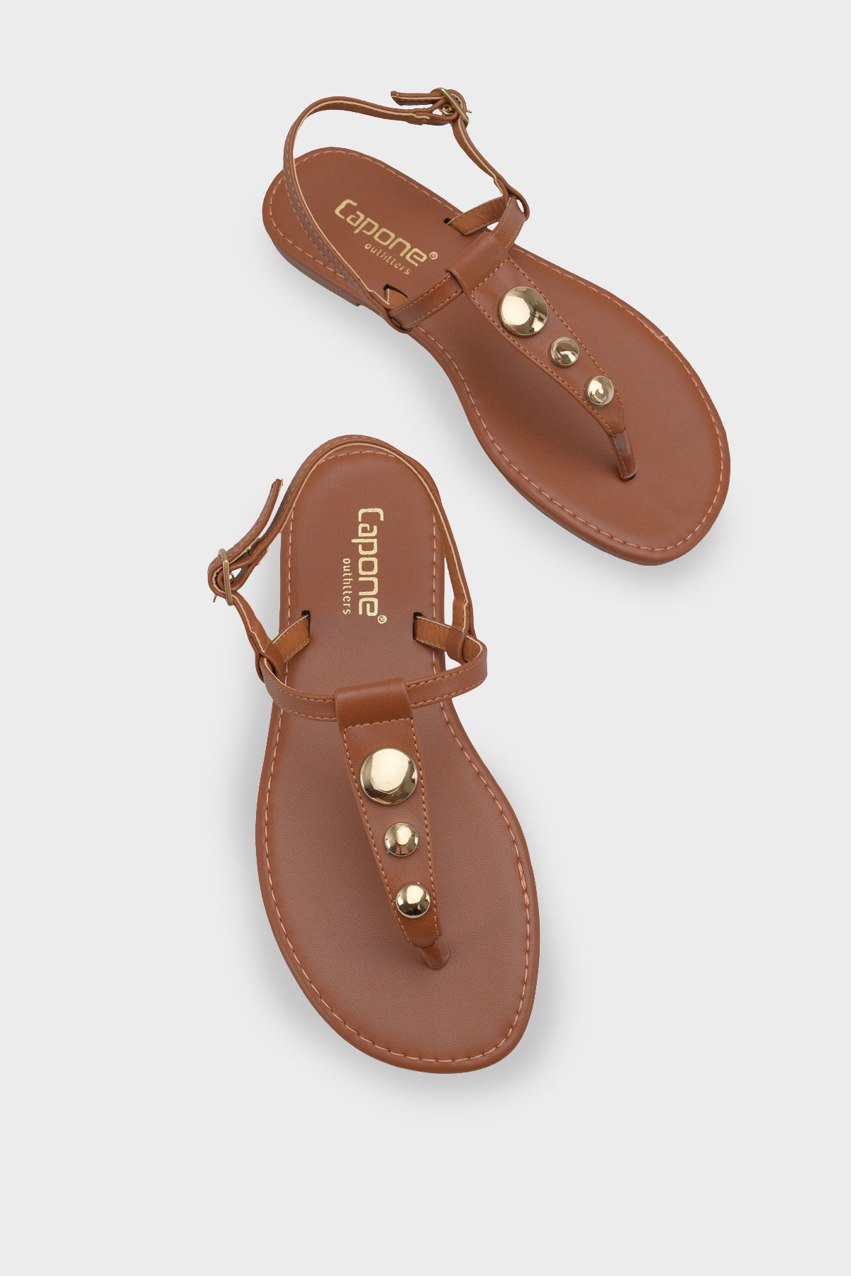 Celia Parmak Arası Düz Topuklu Metal Aksesuarlı Yıvarlak Burunlu Kadın Sandalet