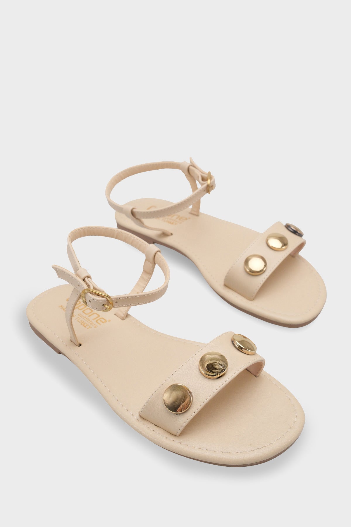 Celina Tek Bantlı Metal Aksesuarlı Bilekten Bantlı Düz Topuklu Yuvarlak Burunlu Kadın Sandalet