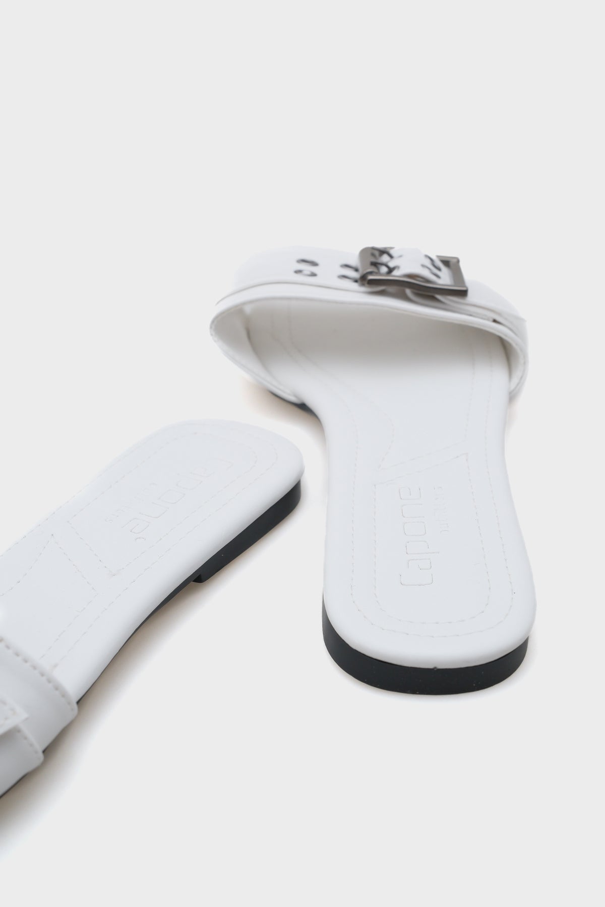 Katha Metal Tokalı Düz Topuklu Küt Burunlu Kadın Terlik