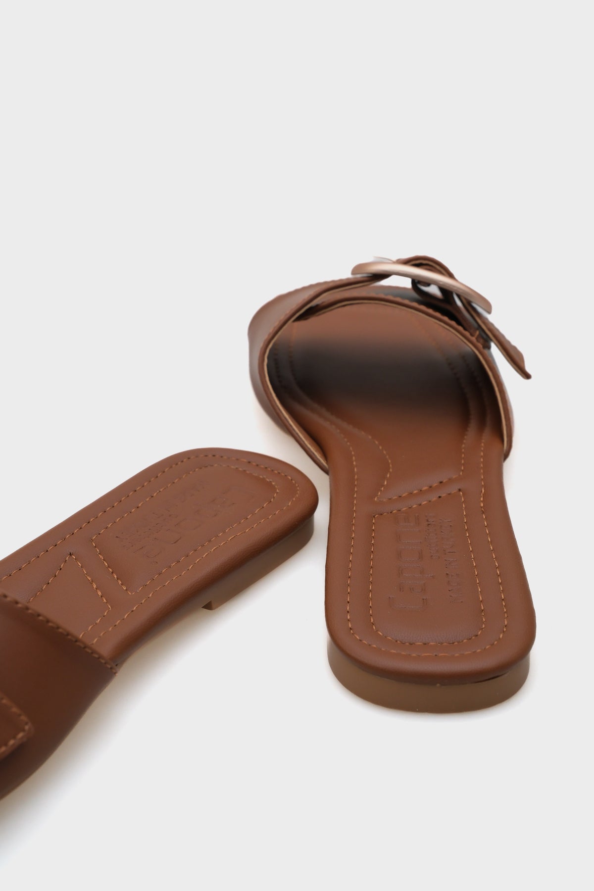 Kathy Metal Tokalı Düz Topuklu Küt Burunlu Kadın Terlik