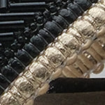 Ketty Düz Topuklu Parlak Küt Burunlu Çapraz Bantlı Kadın Terlik