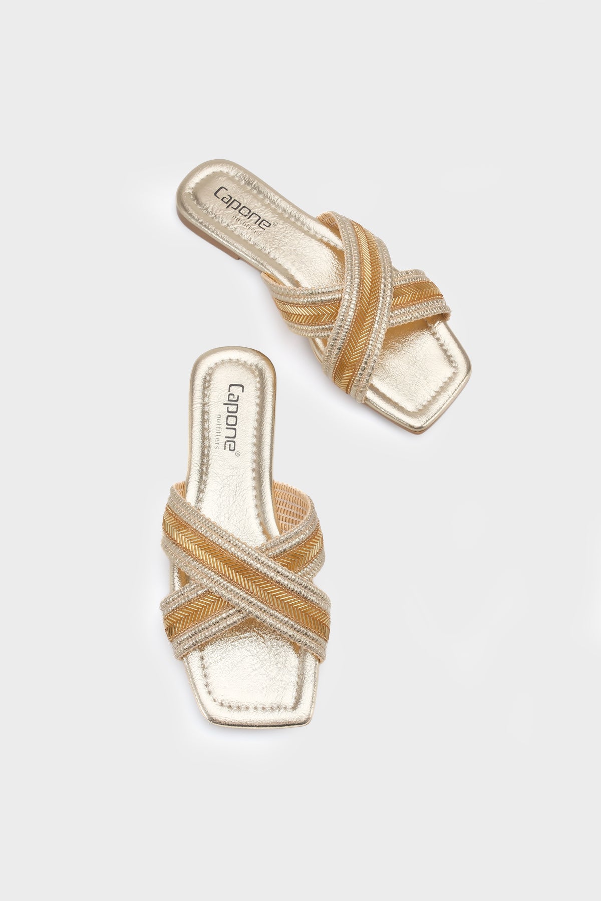 Ketty Düz Topuklu Parlak Küt Burunlu Çapraz Bantlı Kadın Terlik