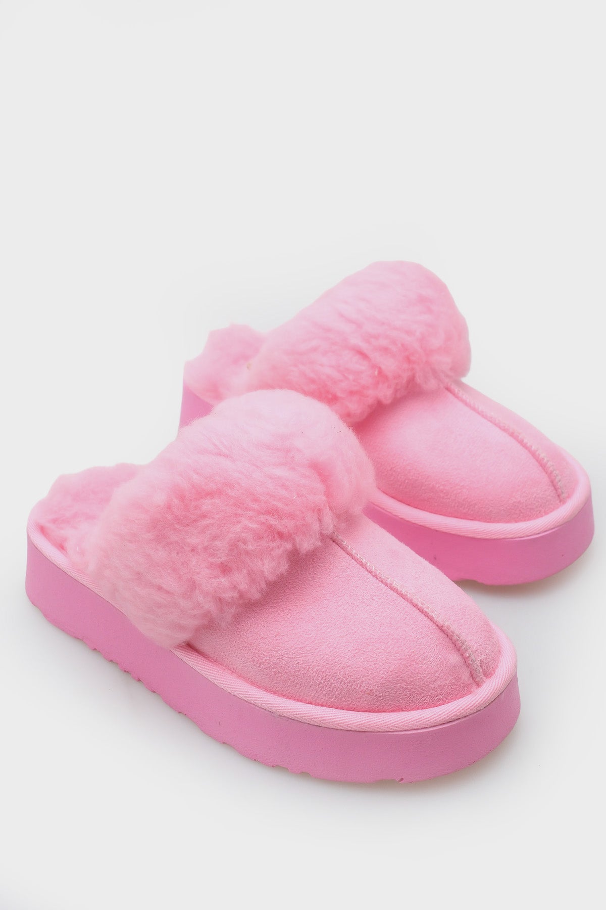 Florri Tüylü Burnu Kapalı Kadın Terlik