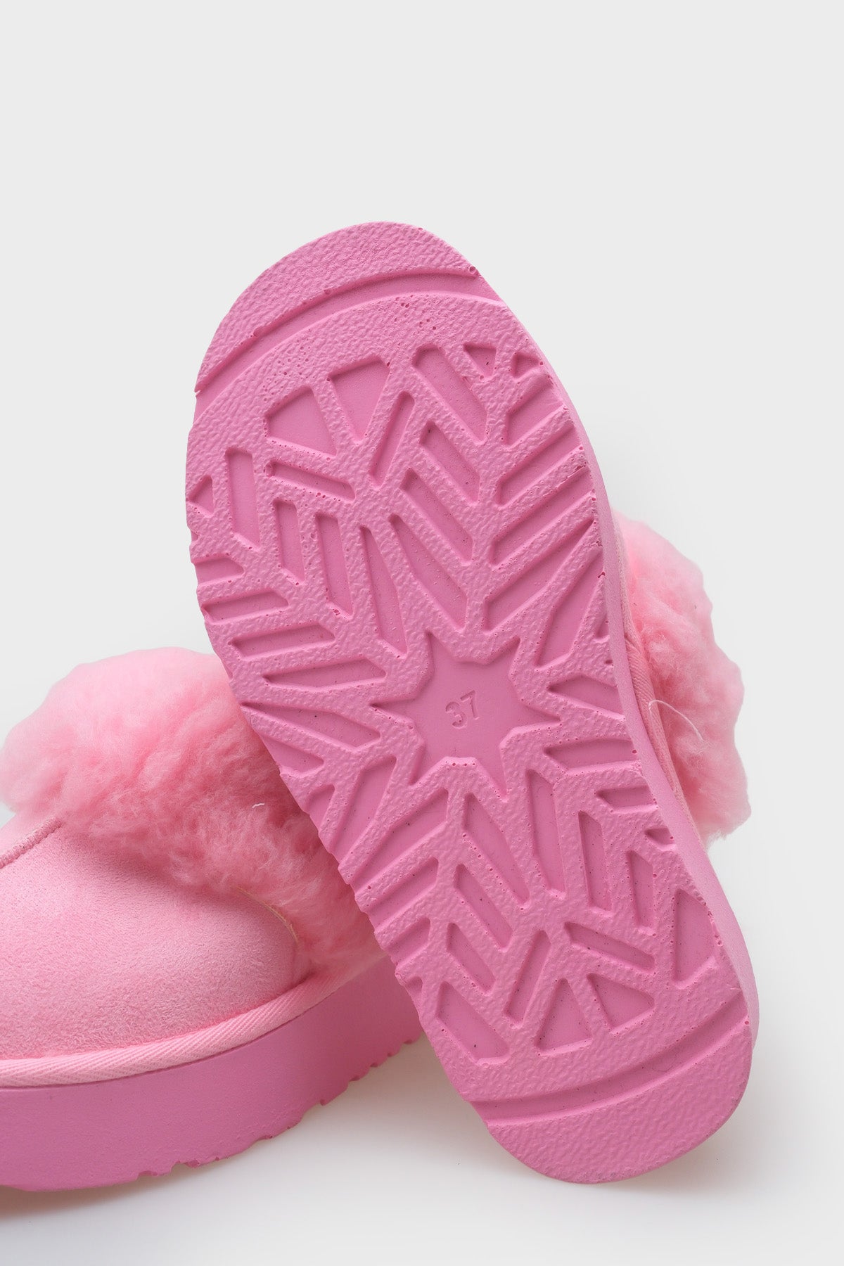 Florri Tüylü Burnu Kapalı Kadın Terlik