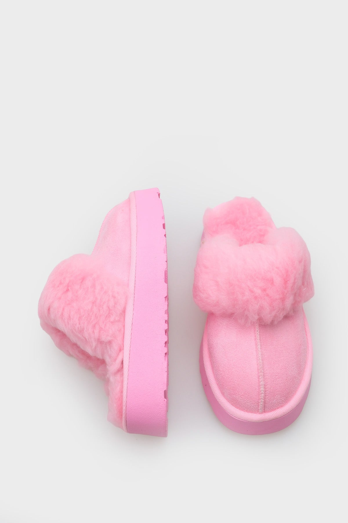 Florri Tüylü Burnu Kapalı Kadın Terlik