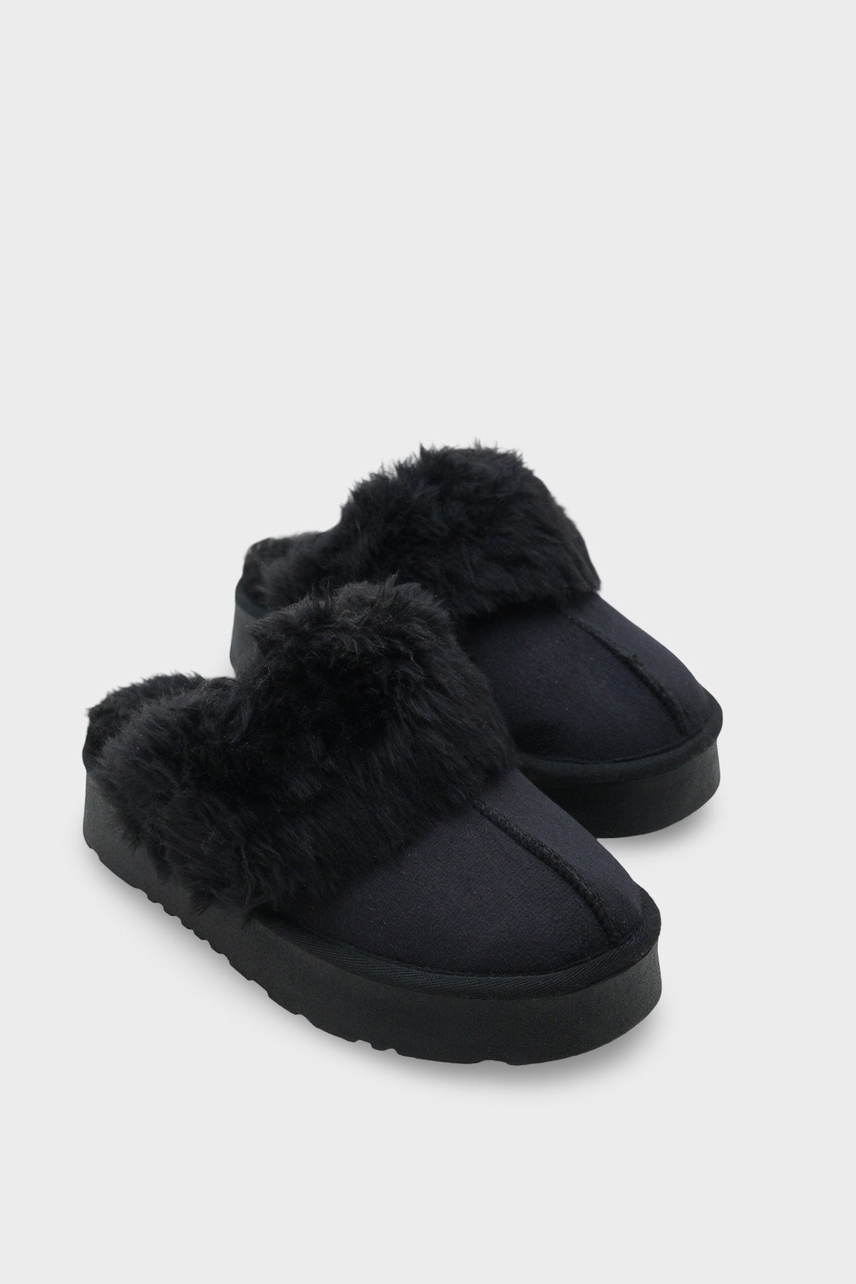 Florri Tüylü Burnu Kapalı Kadın Terlik