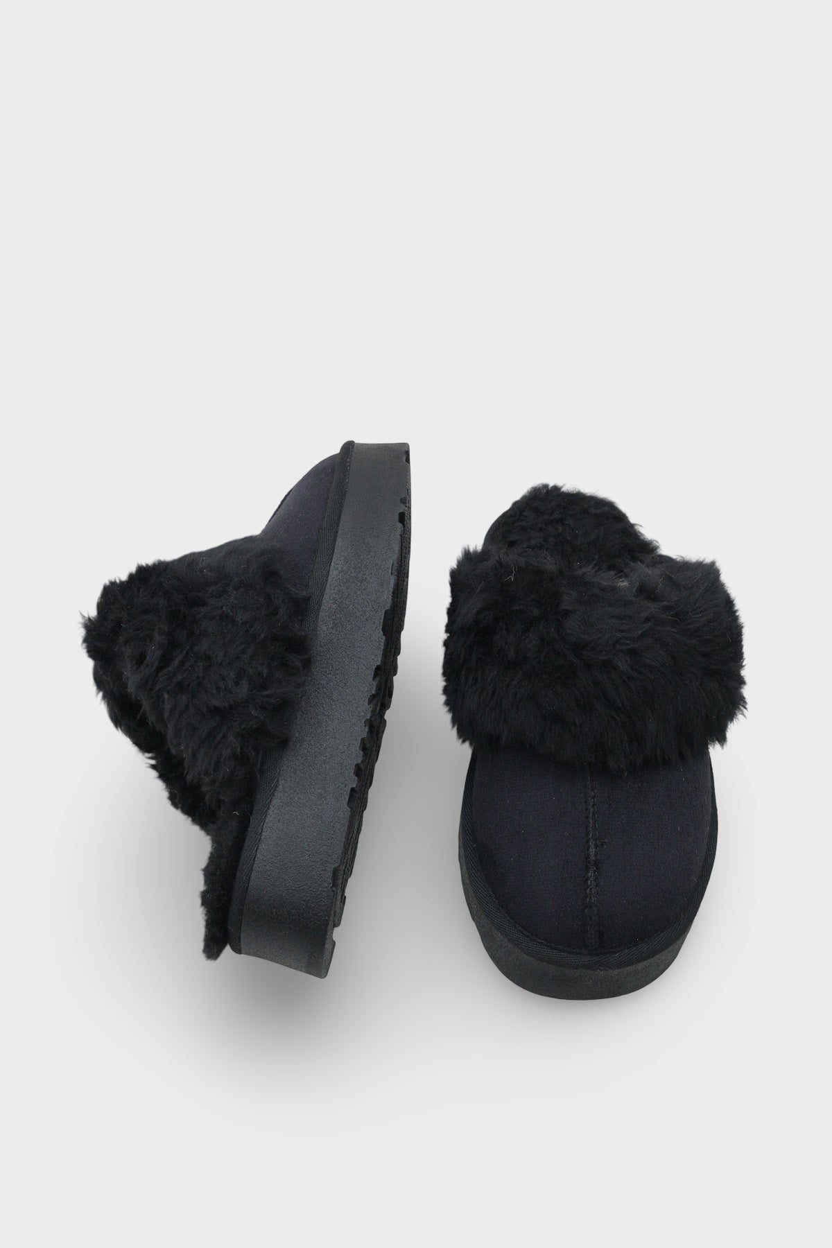 Florri Tüylü Burnu Kapalı Kadın Terlik