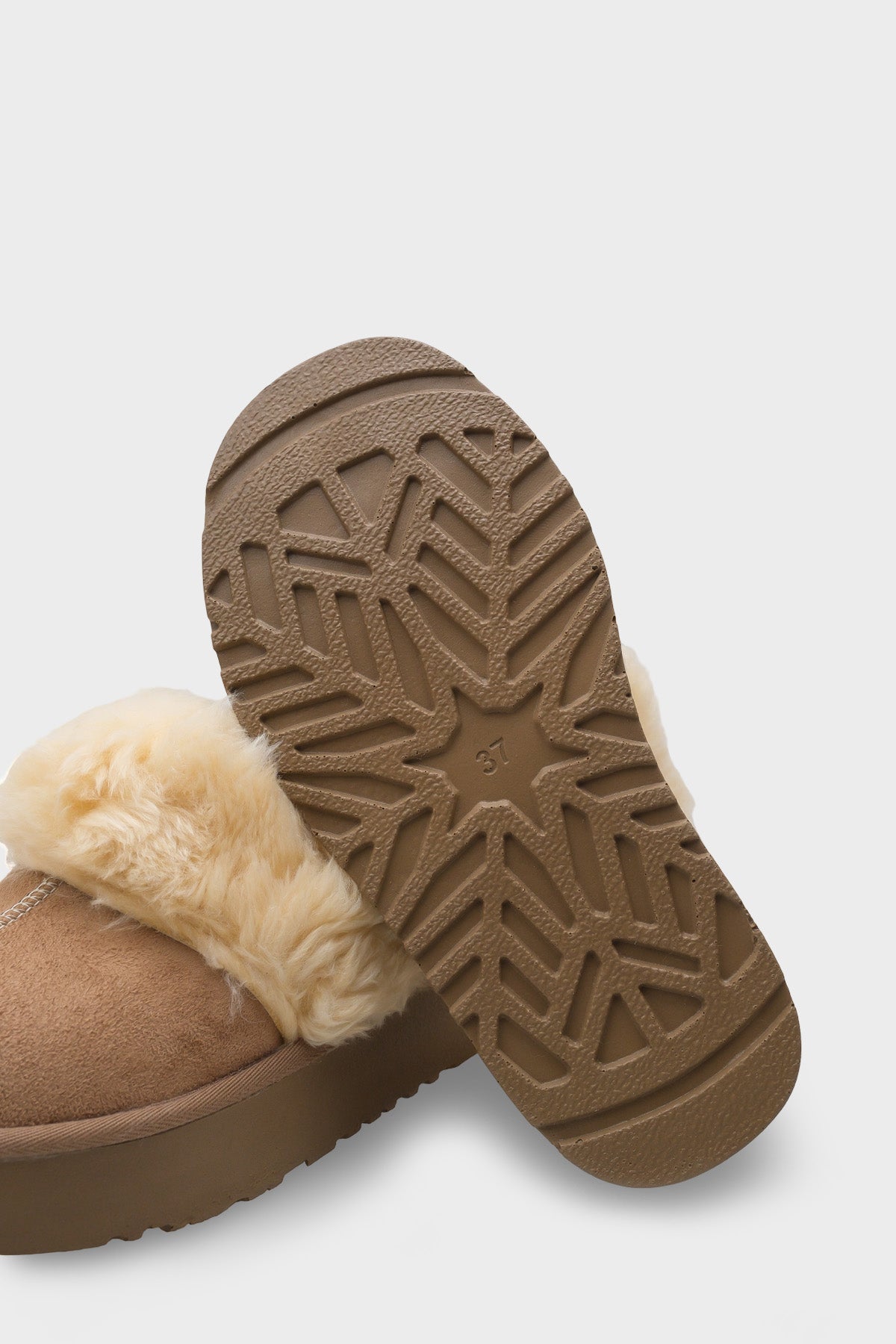 Florri Tüylü Burnu Kapalı Kadın Terlik