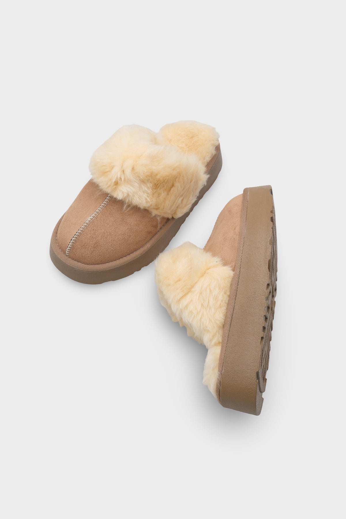 Florri Tüylü Burnu Kapalı Kadın Terlik